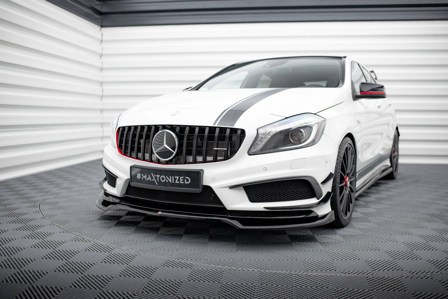Front Ansatz V.4 für Mercedes-Benz A45 AMG W176 schwarz Hochglanz