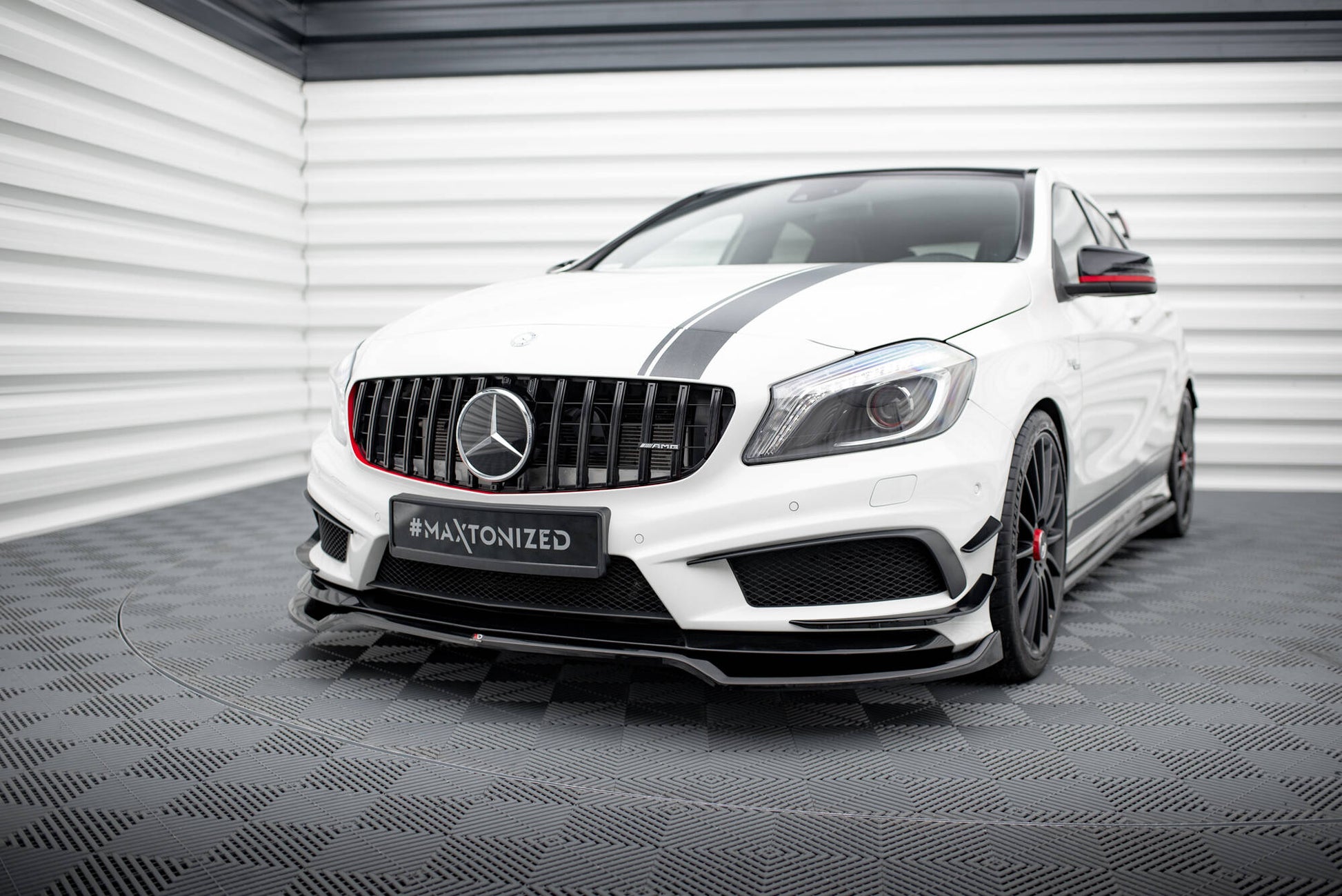 Front Ansatz V.4 für Mercedes-Benz A45 AMG W176 schwarz Hochglanz