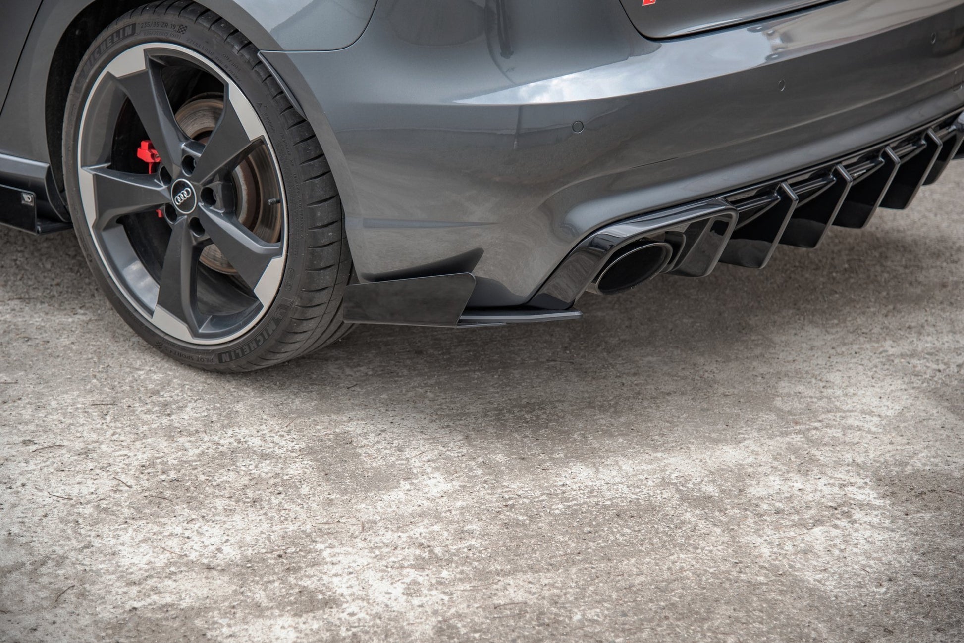 Street Pro Heck Ansatz Flaps Diffusor +Flaps für Audi RS3 8V Sportback schwarz Hochglanz