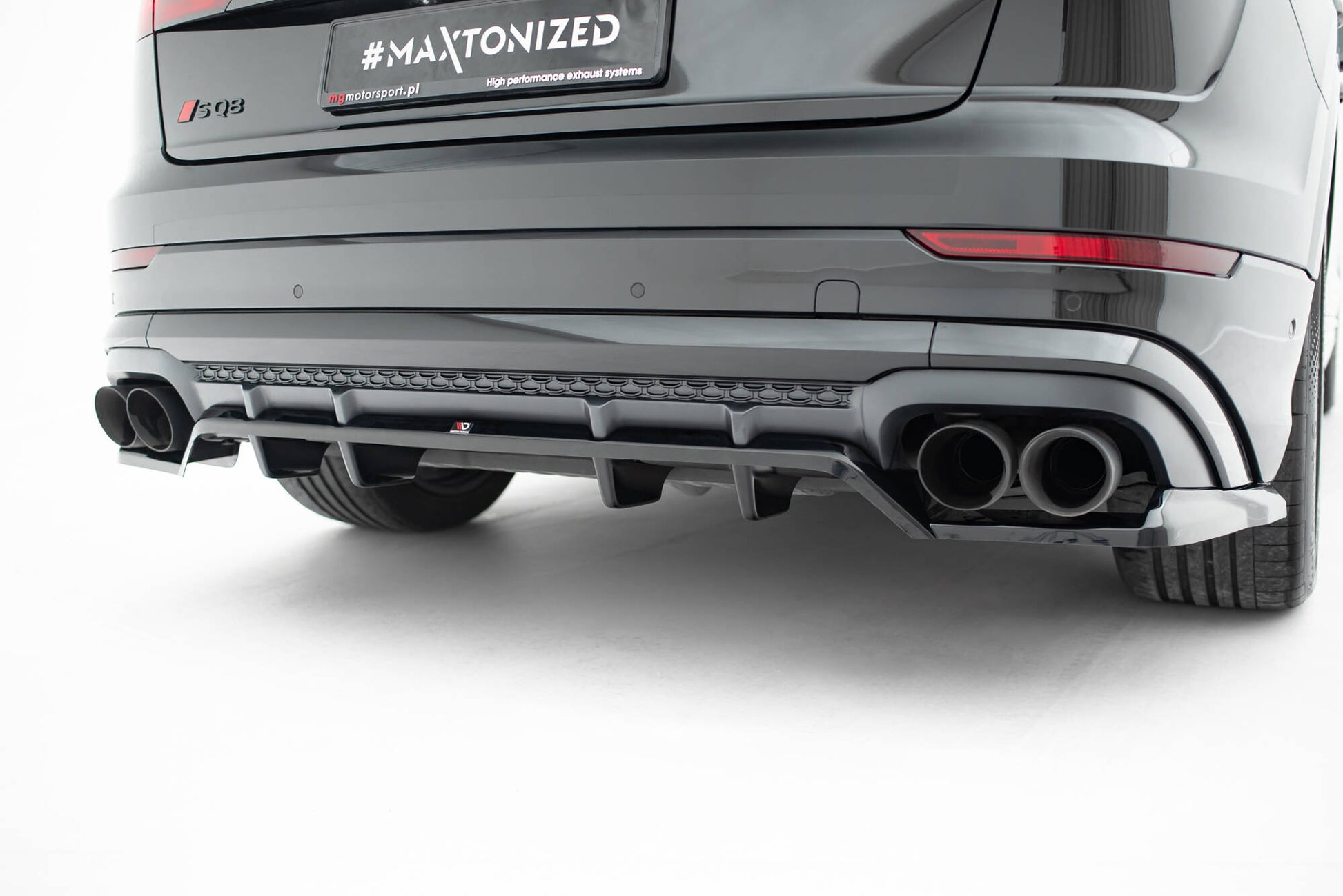Mittlerer Cup Diffusor DTM Look Heck Ansatz V.2 für Audi SQ8 / Q8 S-Line Mk1 Facelift schwarz Hochglanz