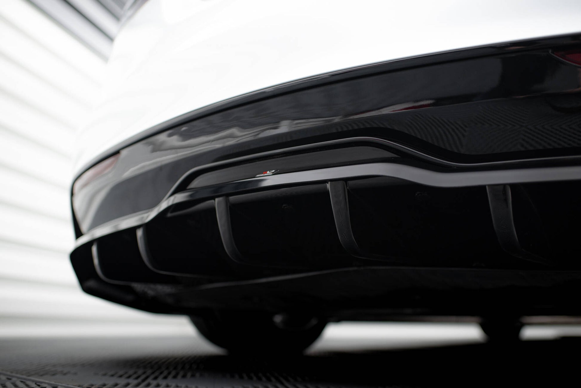Mittlerer Cup Diffusor DTM Look Heck Ansatz für V.1 Tesla Model S Plaid Mk1 Facelift schwarz Hochglanz