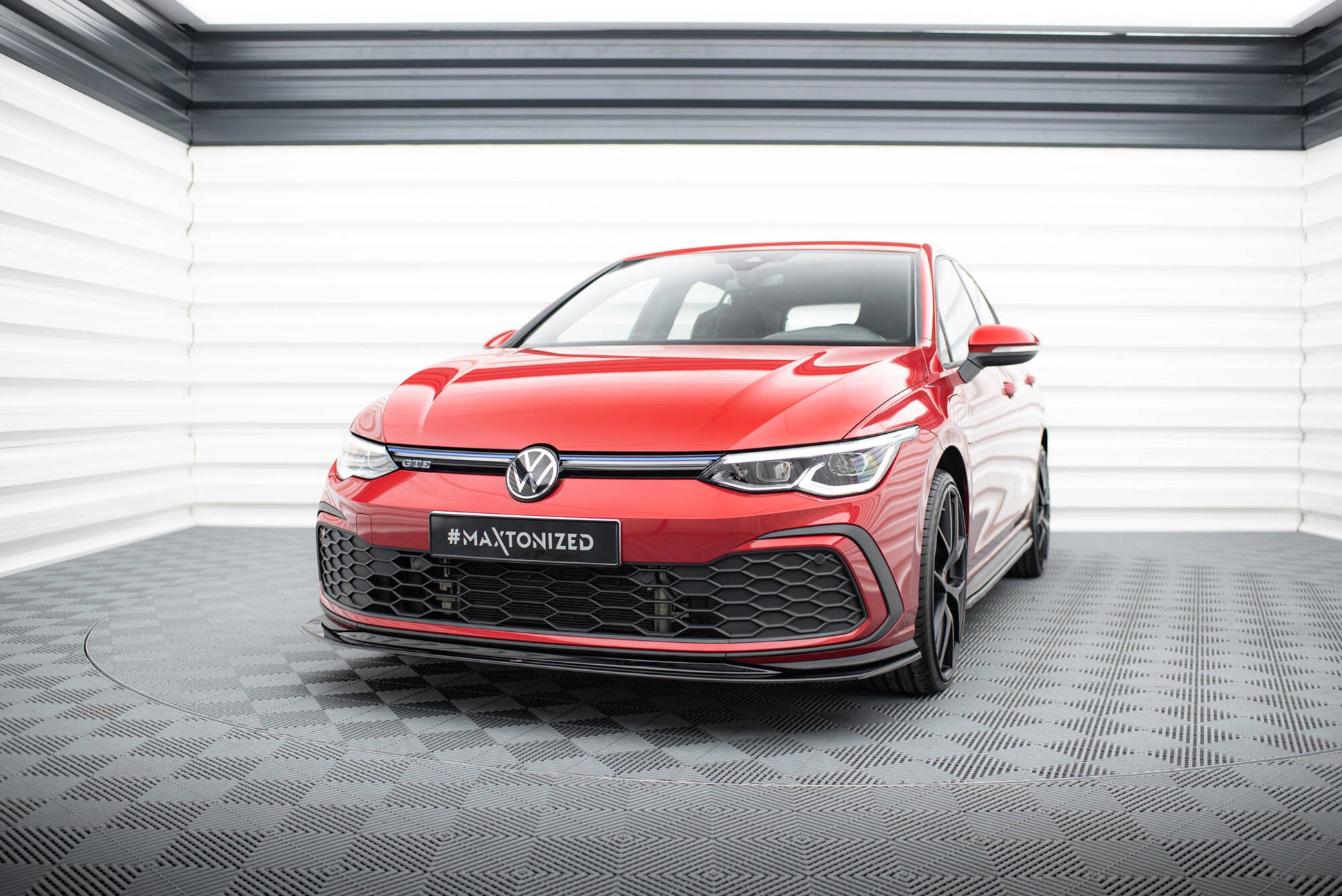 Front Ansatz V.5 für VW Golf GTI / GTE / GTD / R-Line Mk8 schwarz Hochglanz