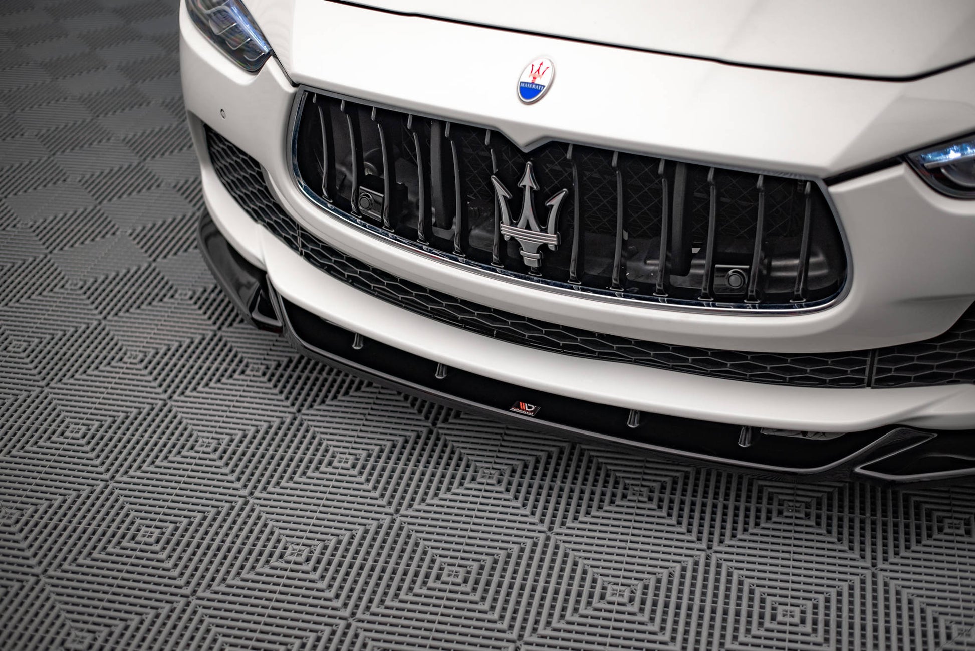 Front Ansatz V.1 für Maserati Ghibli Mk3 schwarz Hochglanz