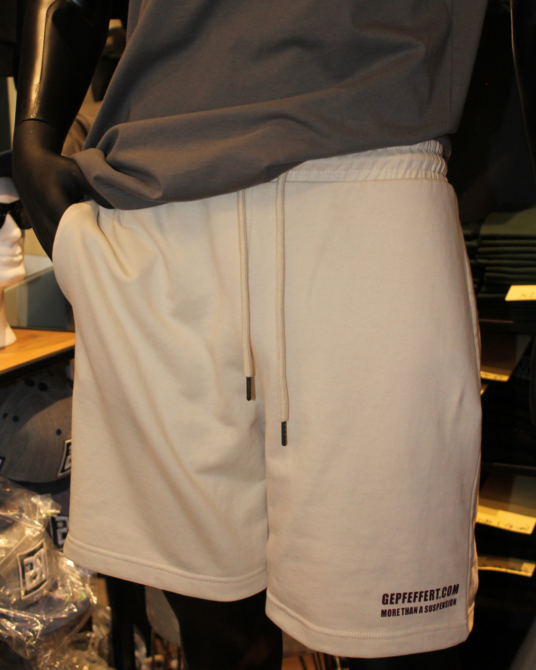 gepfeffert.com / More than a suspension - Shorts