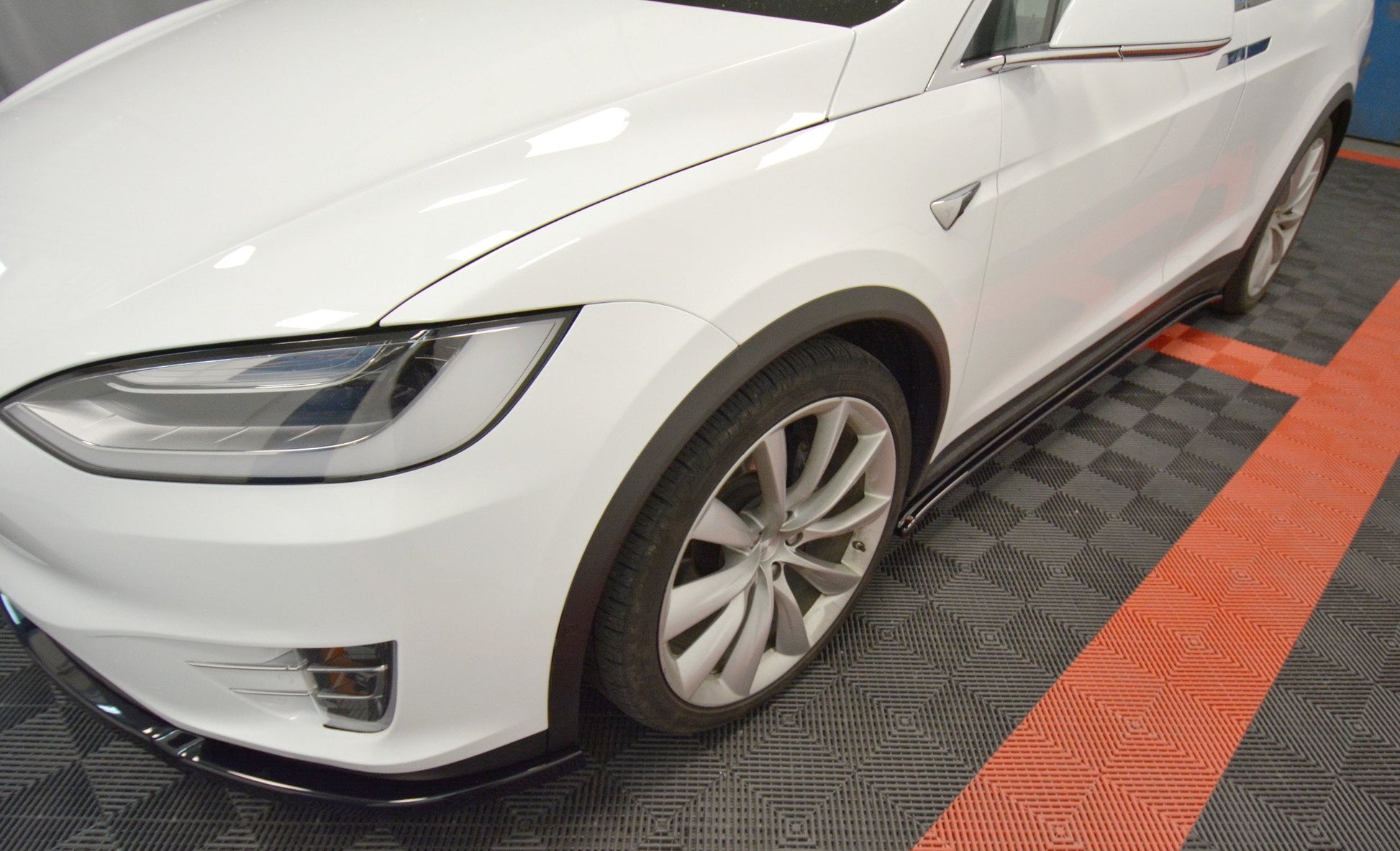 Seitenschweller Ansatz für V.1 für TESLA MODEL X schwarz Hochglanz