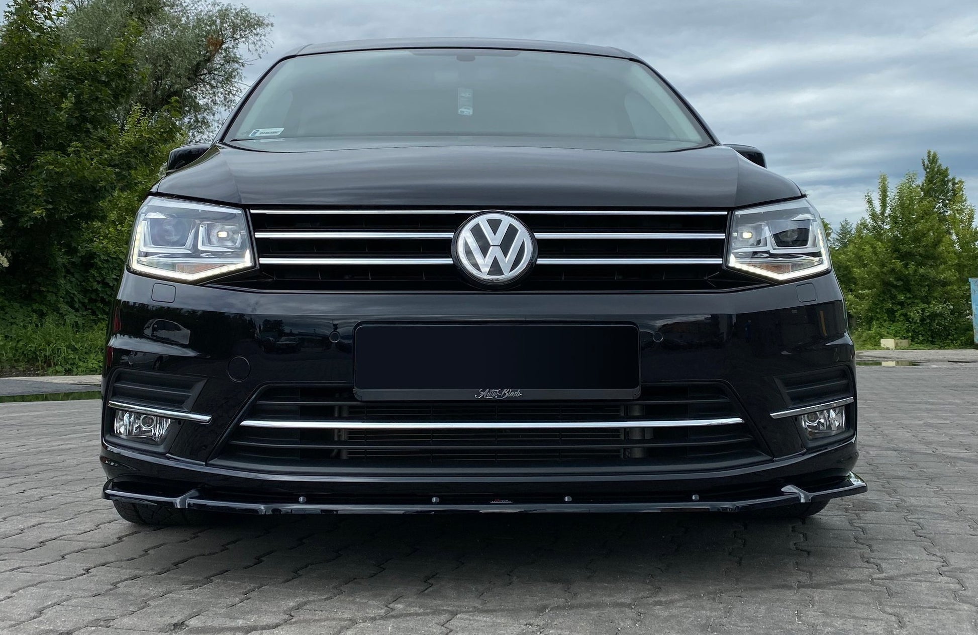 Front Ansatz für VW Caddy Mk. 4 schwarz Hochglanz