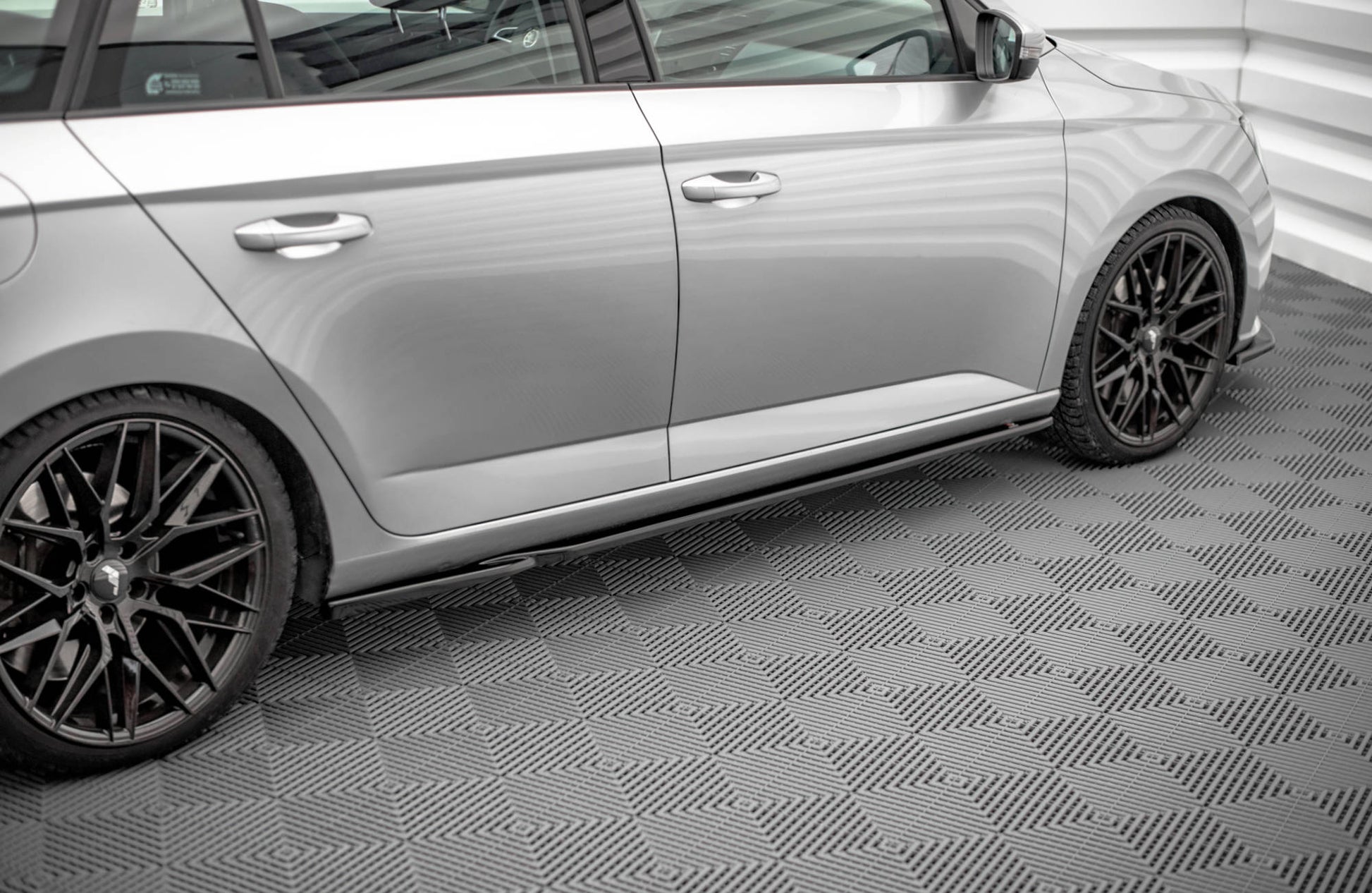 Seitenschweller Ansatz für Skoda Fabia Mk3 schwarz Hochglanz