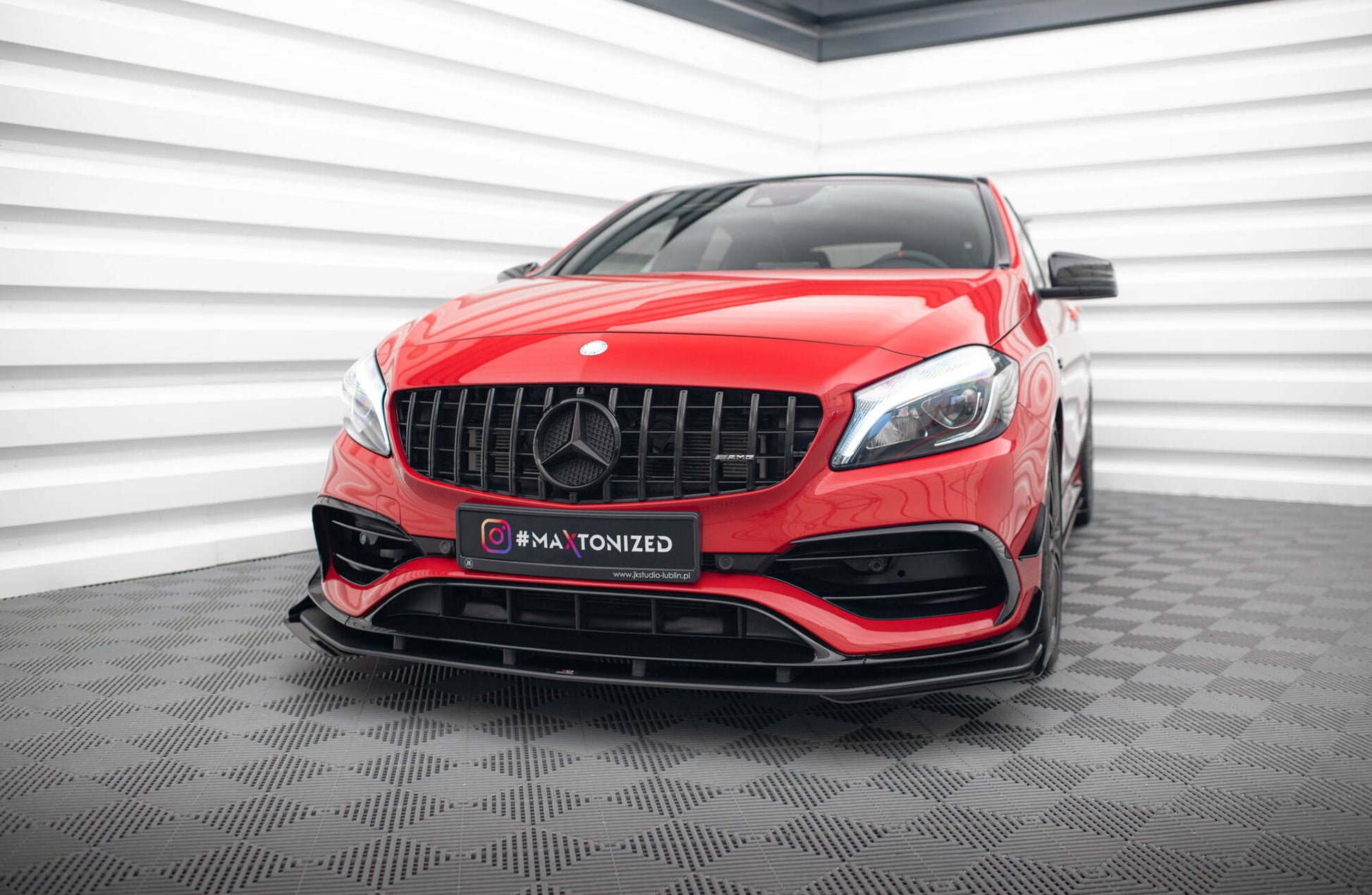 Street Pro Front Ansatz für +Flaps für + Flaps Mercedes-Benz A 45 AMG Aero W176 Facelift schwarz Hochglanz