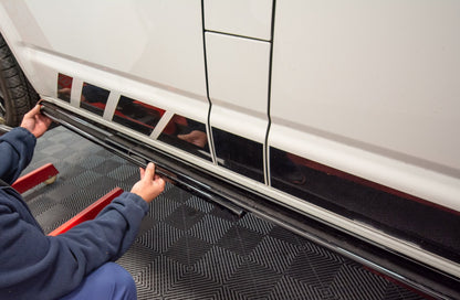 Seitenschweller Ansatz für VW T6 schwarz Hochglanz