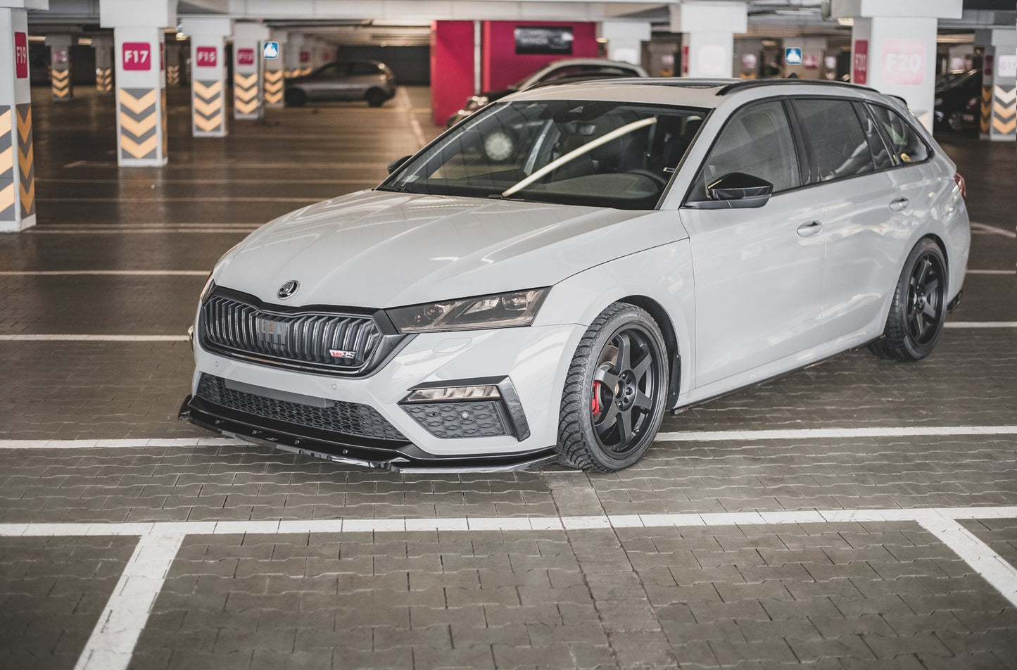 Front Ansatz V.3 für Skoda Octavia RS Mk4 schwarz Hochglanz