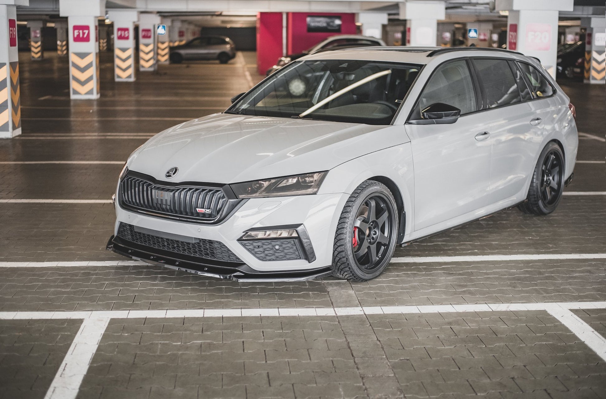 Front Ansatz V.3 für Skoda Octavia RS Mk4 schwarz Hochglanz