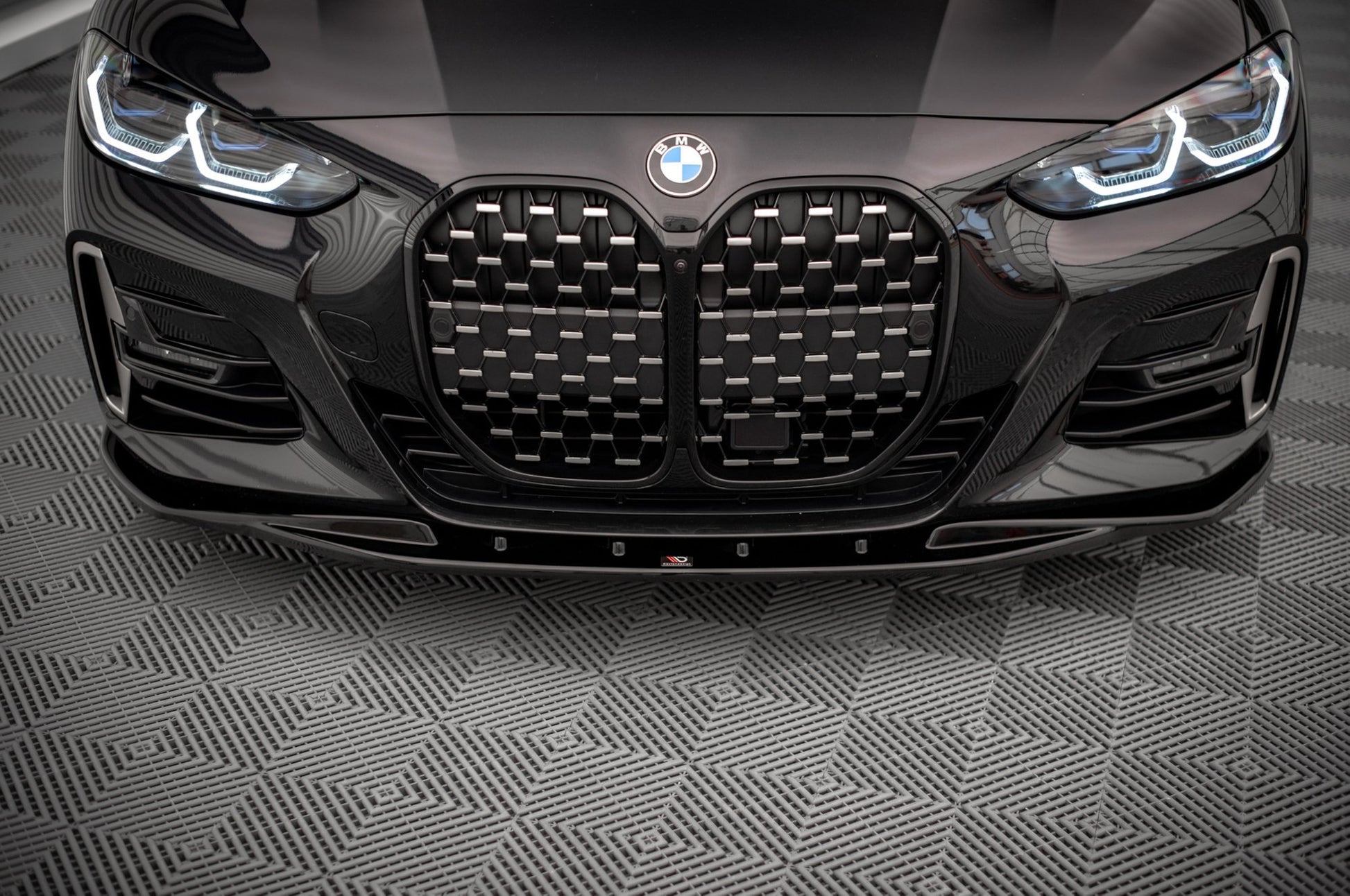 Front Ansatz V.1 für BMW 4er M-Paket / M440i G22 / G23 / G22 Facelift / G23 Facelift schwarz Hochglanz