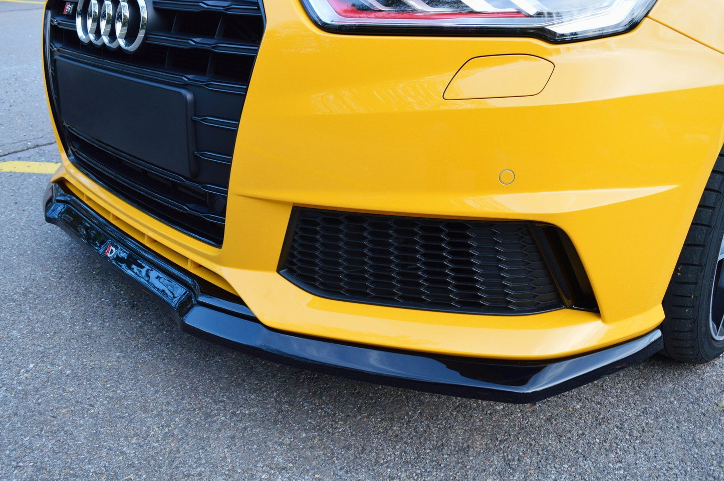 Front Ansatz für Audi S1 8X schwarz Hochglanz