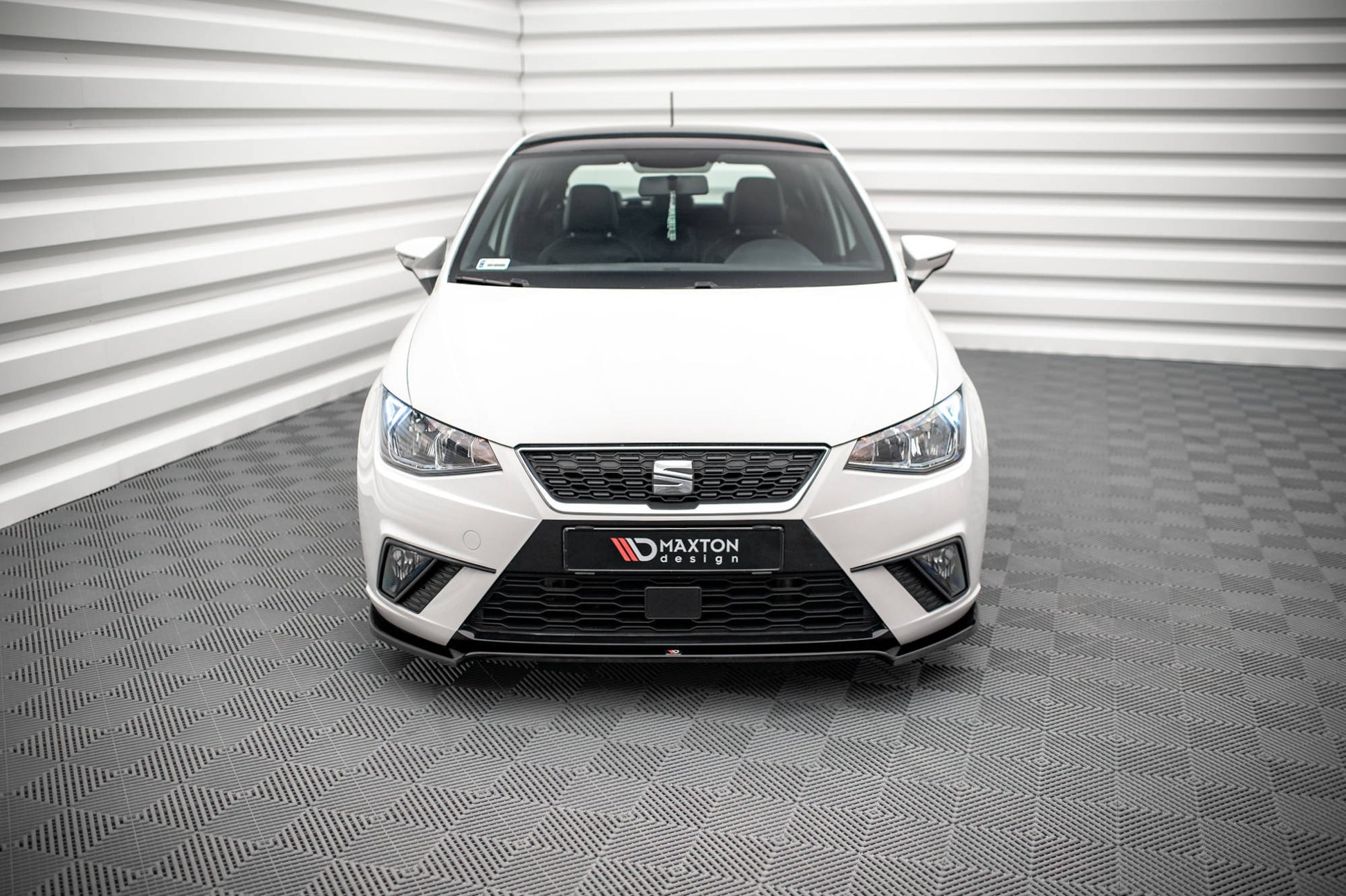 Front Ansatz V.3 für Seat Ibiza FR/ Standard Mk5 schwarz Hochglanz