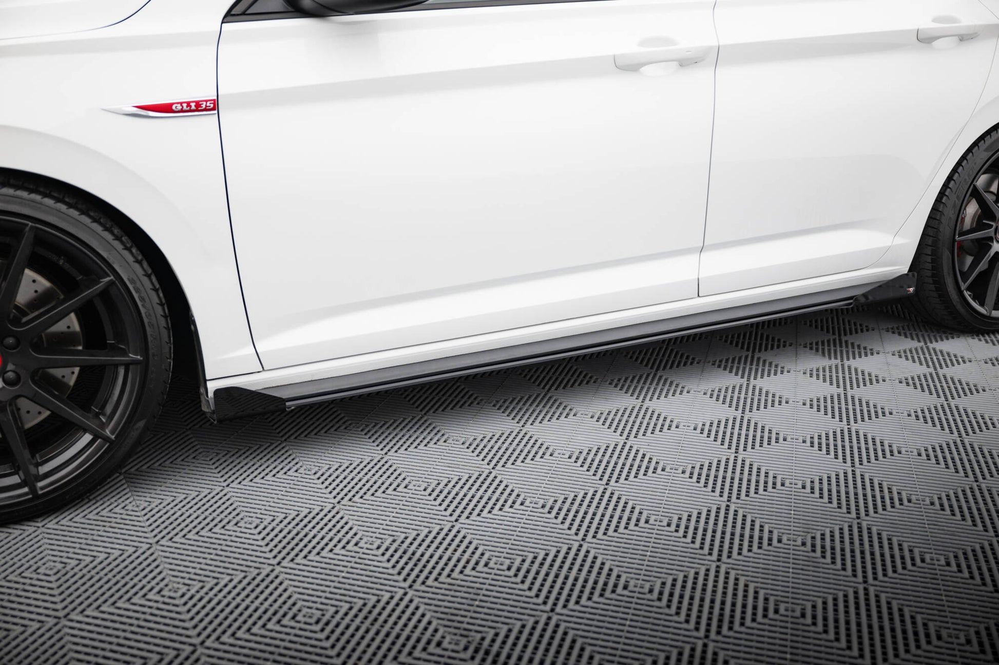 Street Pro Seitenschweller Ansatz + Flaps für VW Jetta GLI Mk7 schwarz Hochglanz