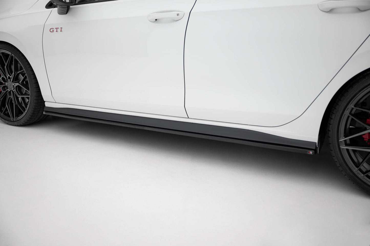 Seitenschweller Ansatz für V.1 für VW Golf GTI / GTE / GTI Clubsport / GTD / R-Line Mk8 schwarz Hochglanz