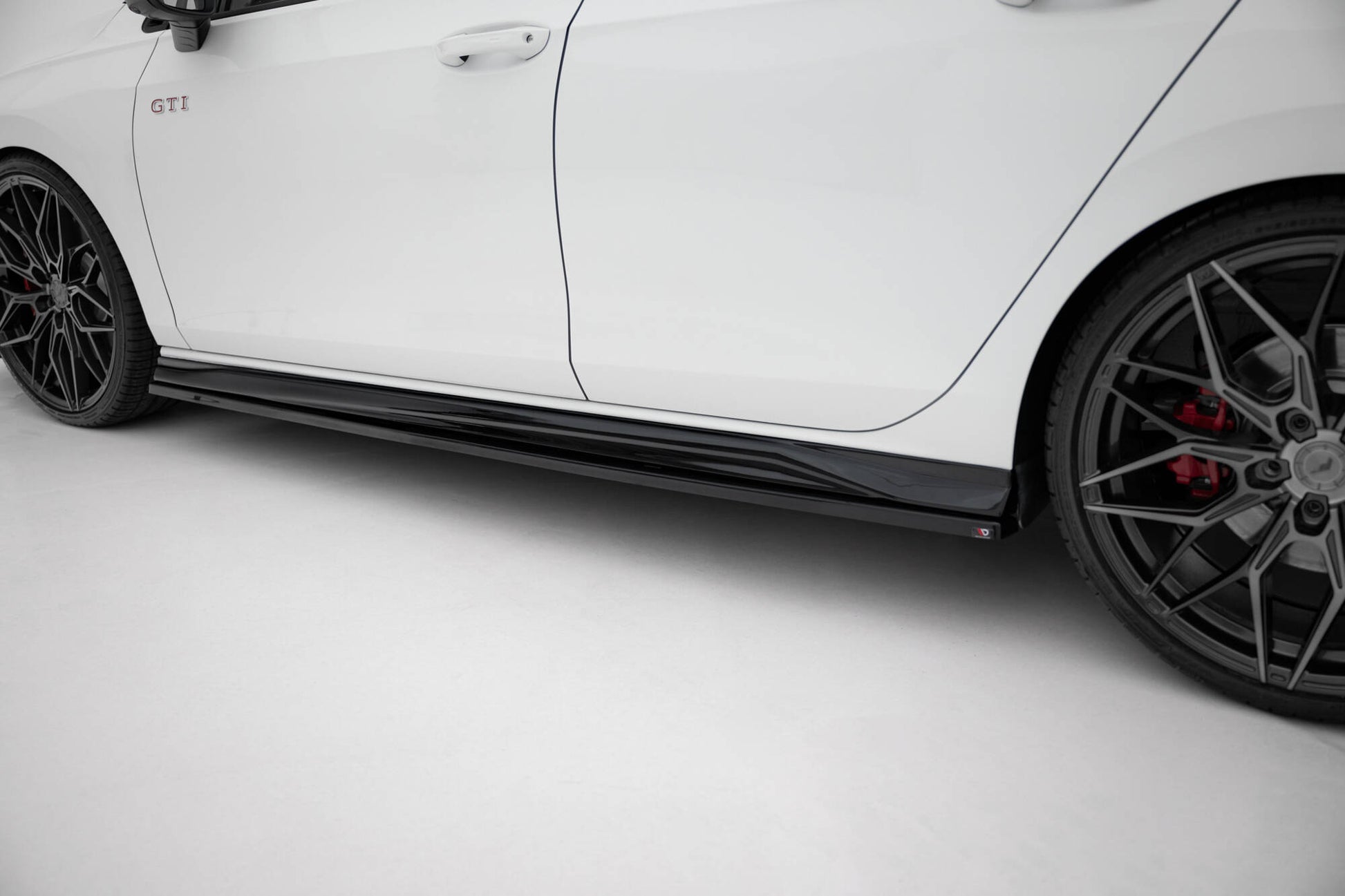 Seitenschweller Ansatz für VW Golf GTI / GTE / GTI Clubsport / GTD / R-Line Mk8 schwarz Hochglanz