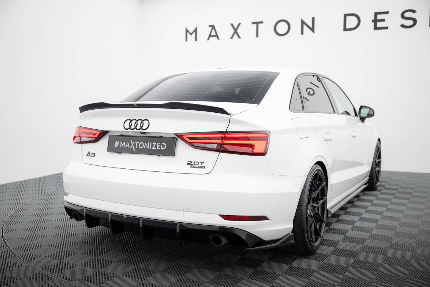 Diffusor Heck Ansatz für Audi A3 Limousine 8V Facelift  (Einzelauspuff li. re.)