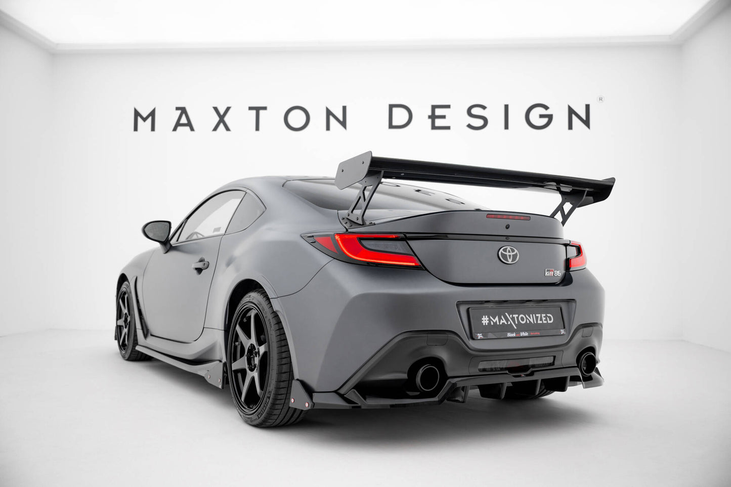 Carbon Spoiler With External Brackets Uprights  Toyota GR86 / Subaru BRZ Mk2