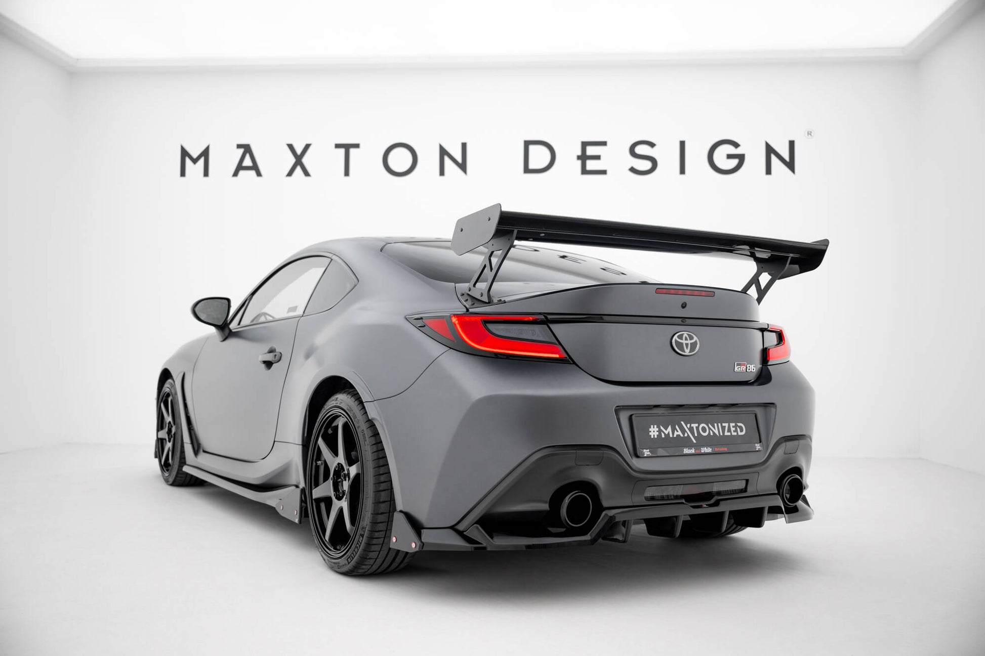 Carbon Spoiler With External Brackets Uprights  Toyota GR86 / Subaru BRZ Mk2