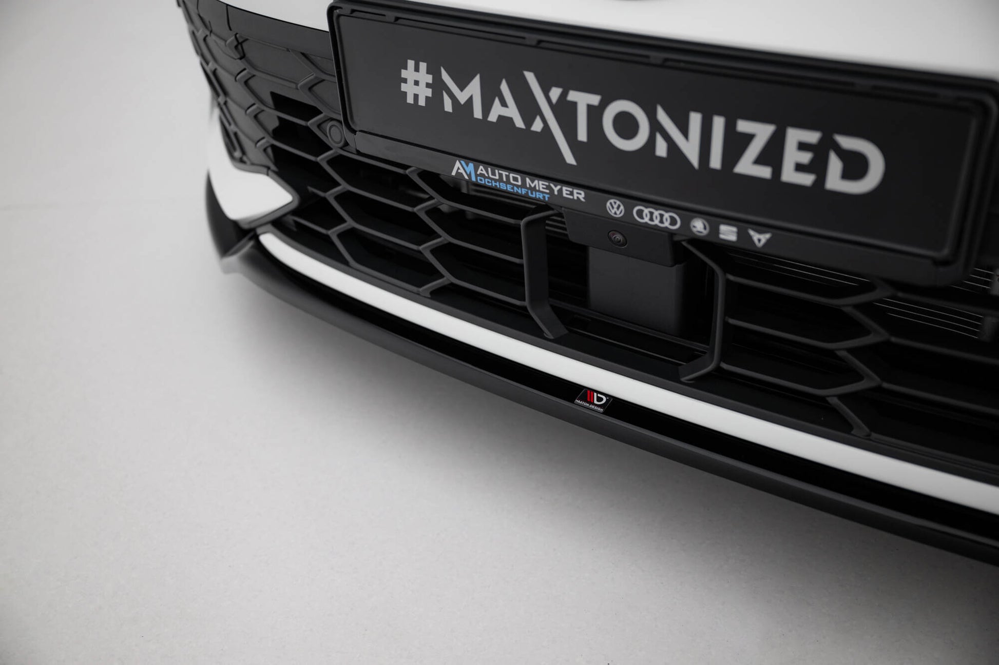 Front Ansatz V.3 für VW Golf GTI / GTE / R-Line Mk8 Facelift schwarz Hochglanz