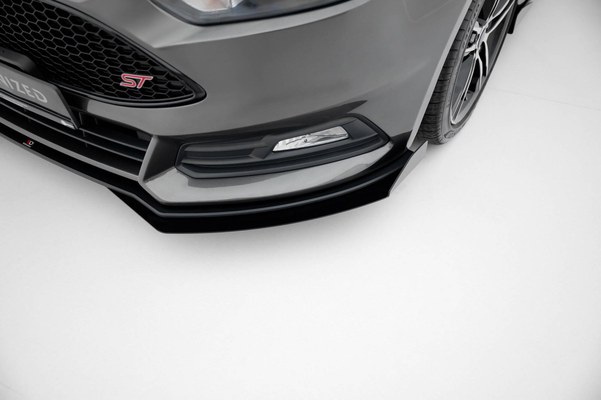 Street Pro Front Ansatz + Flaps für Ford Focus ST Mk3 Facelift schwarz Hochglanz