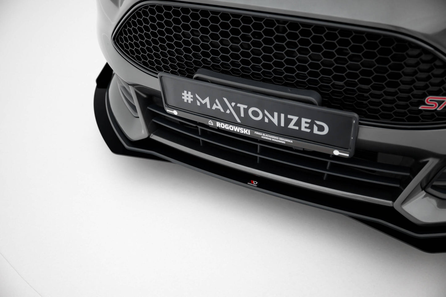 Street Pro Front Ansatz + Flaps für Ford Focus ST Mk3 Facelift schwarz Hochglanz