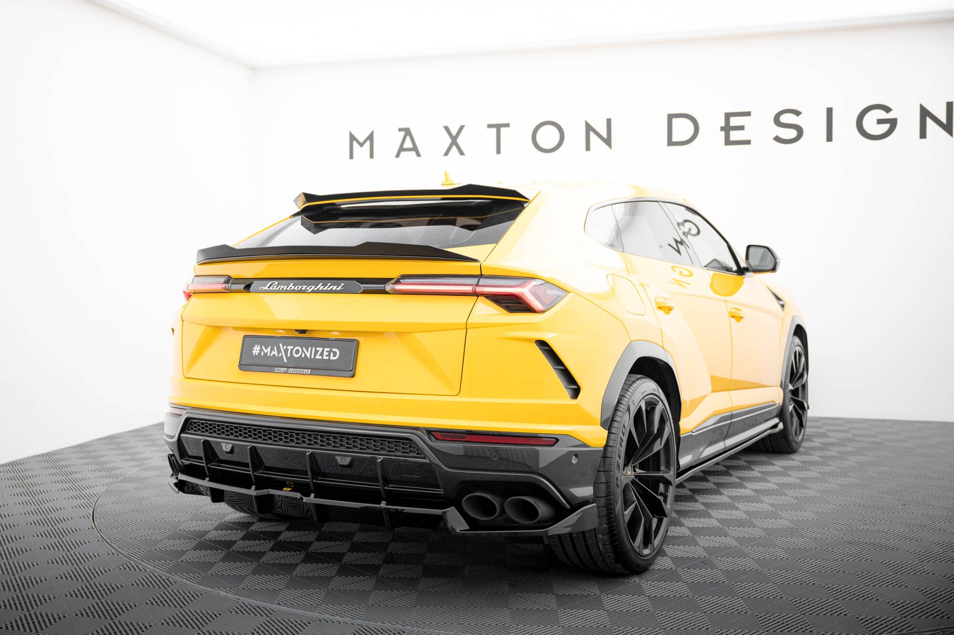 Höher Spoiler CAP für Lamborghini Urus Mk1 schwarz Hochglanz