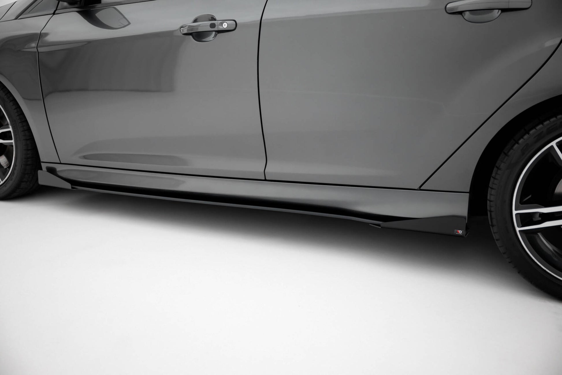 Street Pro Seitenschweller Ansatz + Flaps für Ford Focus ST Mk3 Facelift schwarz Hochglanz