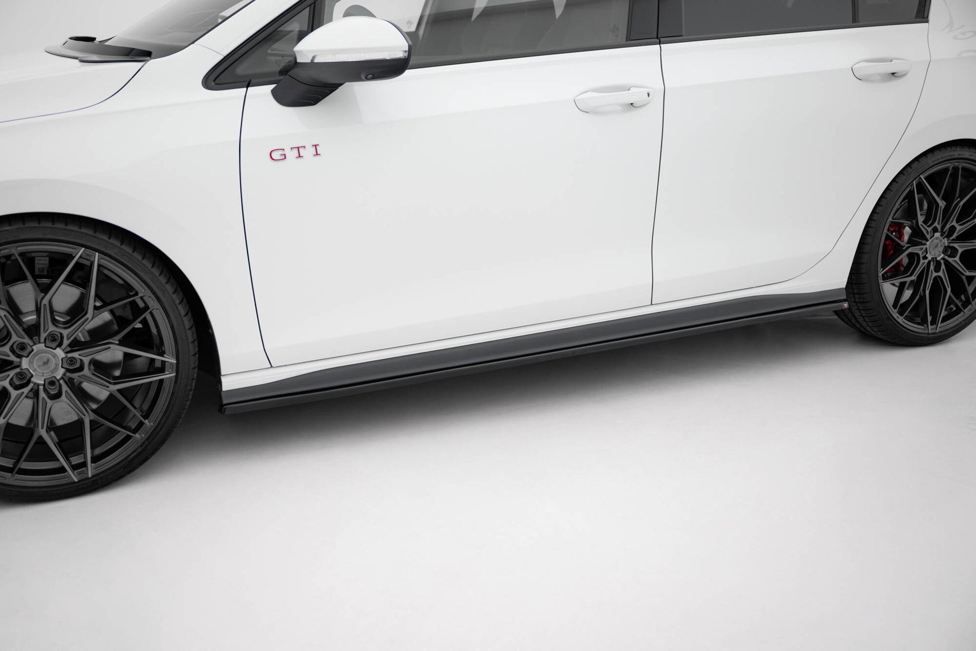 Seitenschweller Ansatz für V.1 für VW Golf GTI / GTE / GTI Clubsport / GTD / R-Line Mk8 schwarz Hochglanz
