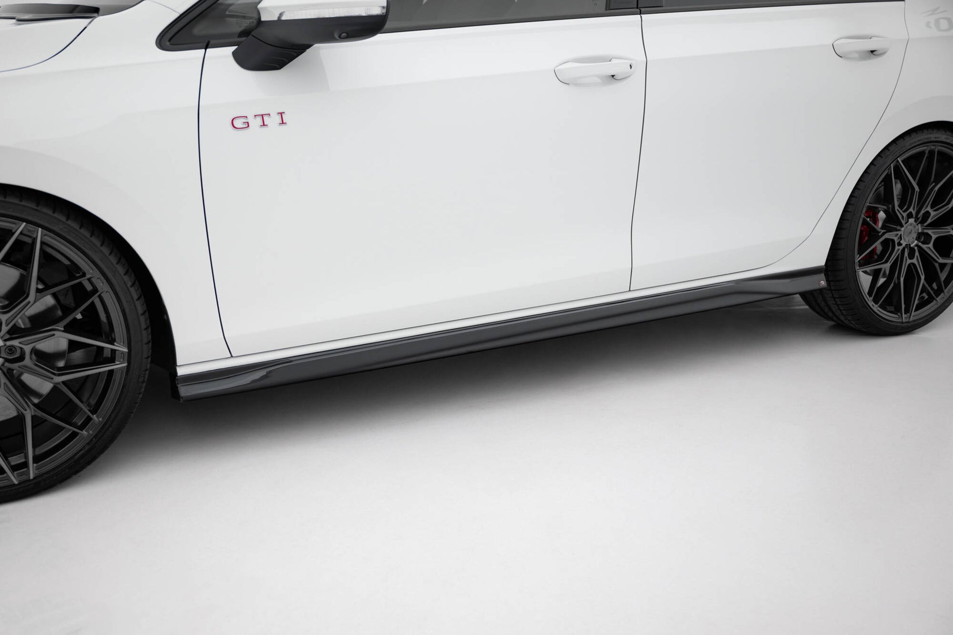 Seitenschweller Ansatz für V.3 für VW Golf GTI / GTE / GTI Clubsport / GTD / R-Line Mk8 schwarz Hochglanz