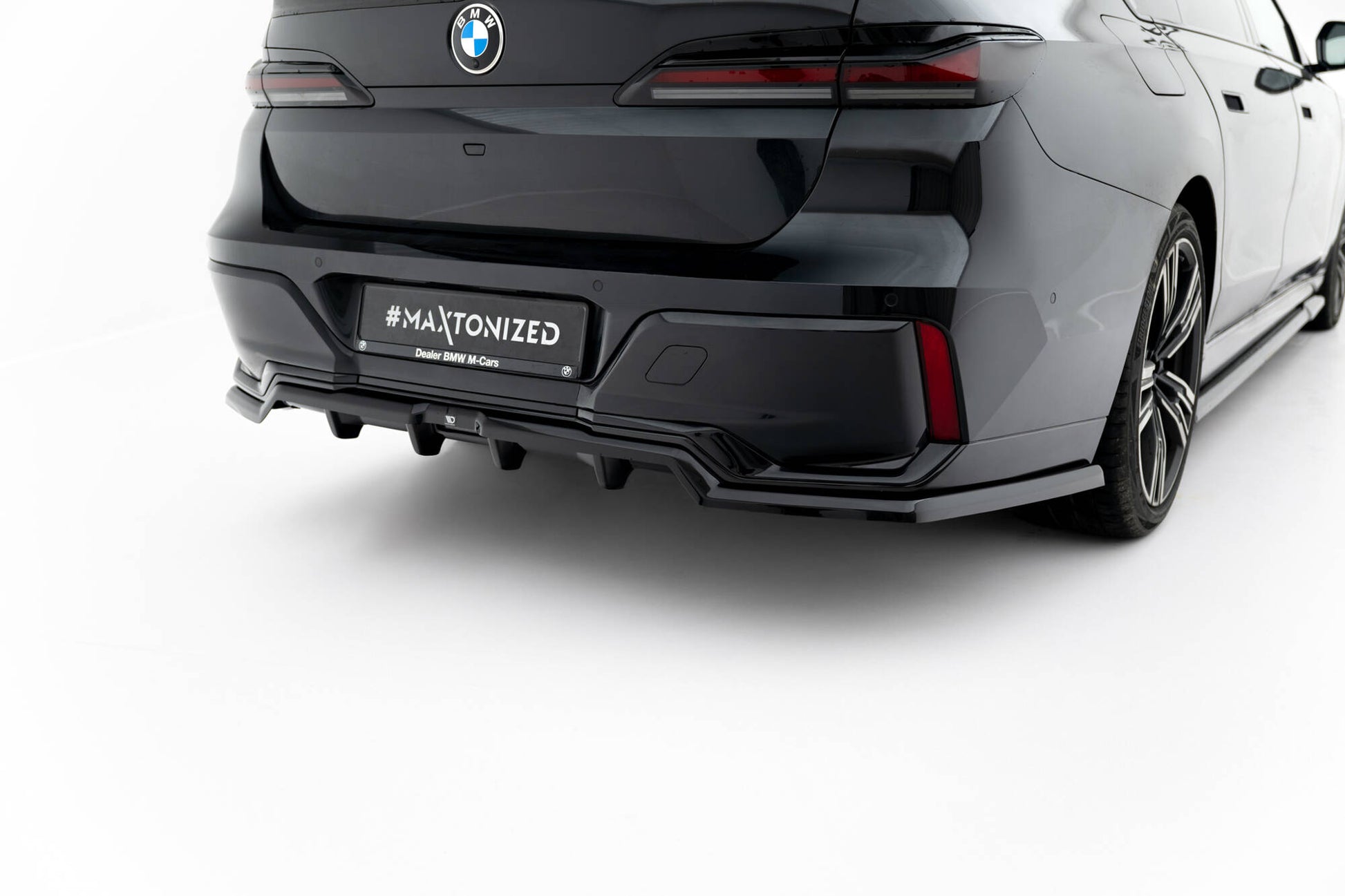 Mittlerer Cup Diffusor DTM Look Heck Ansatz für BMW 7 M-Paket G70 schwarz Hochglanz