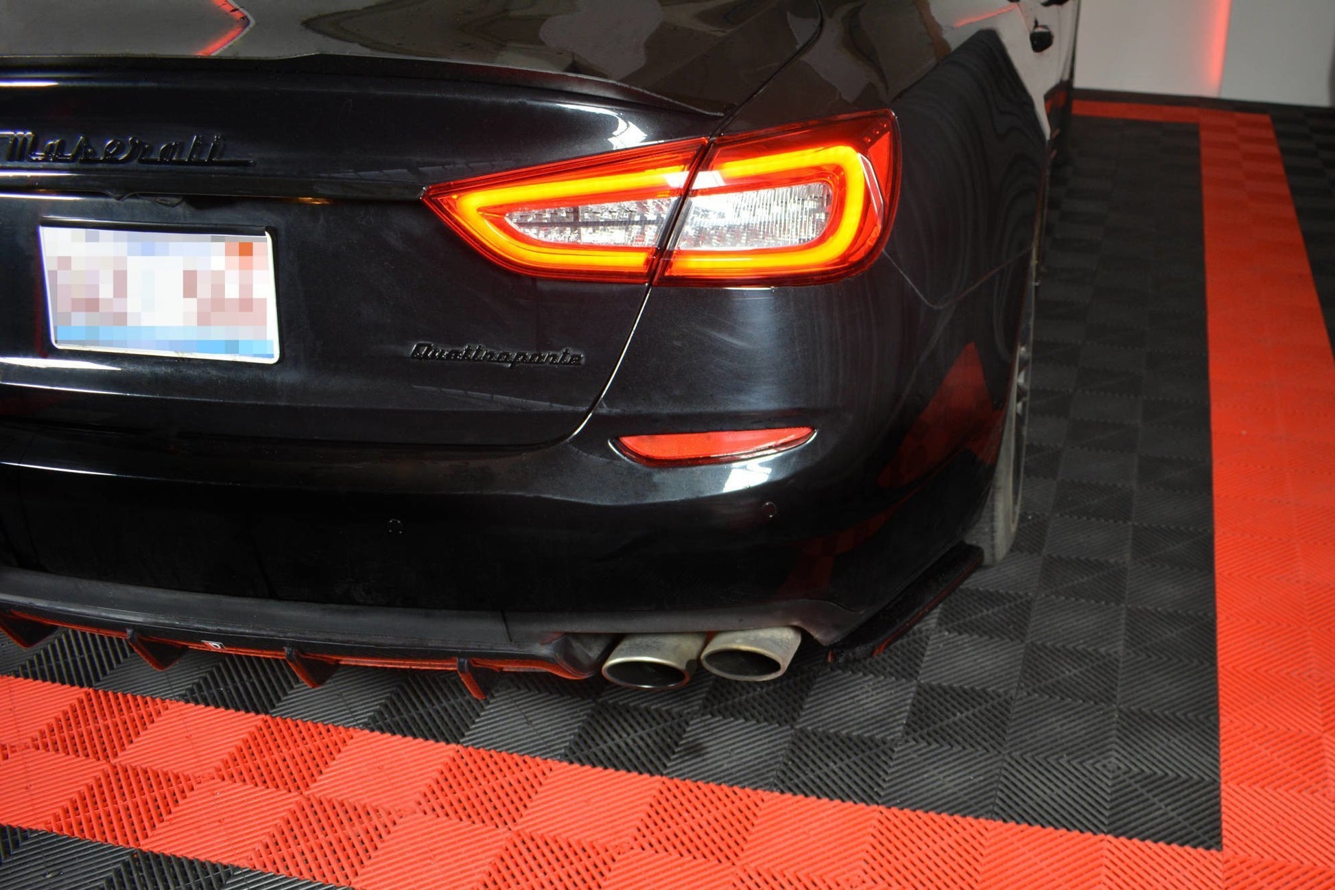Heck Ansatz Flaps Diffusor für MASERATI QUATTROPORTE MK.6 vor Facelift schwarz matt