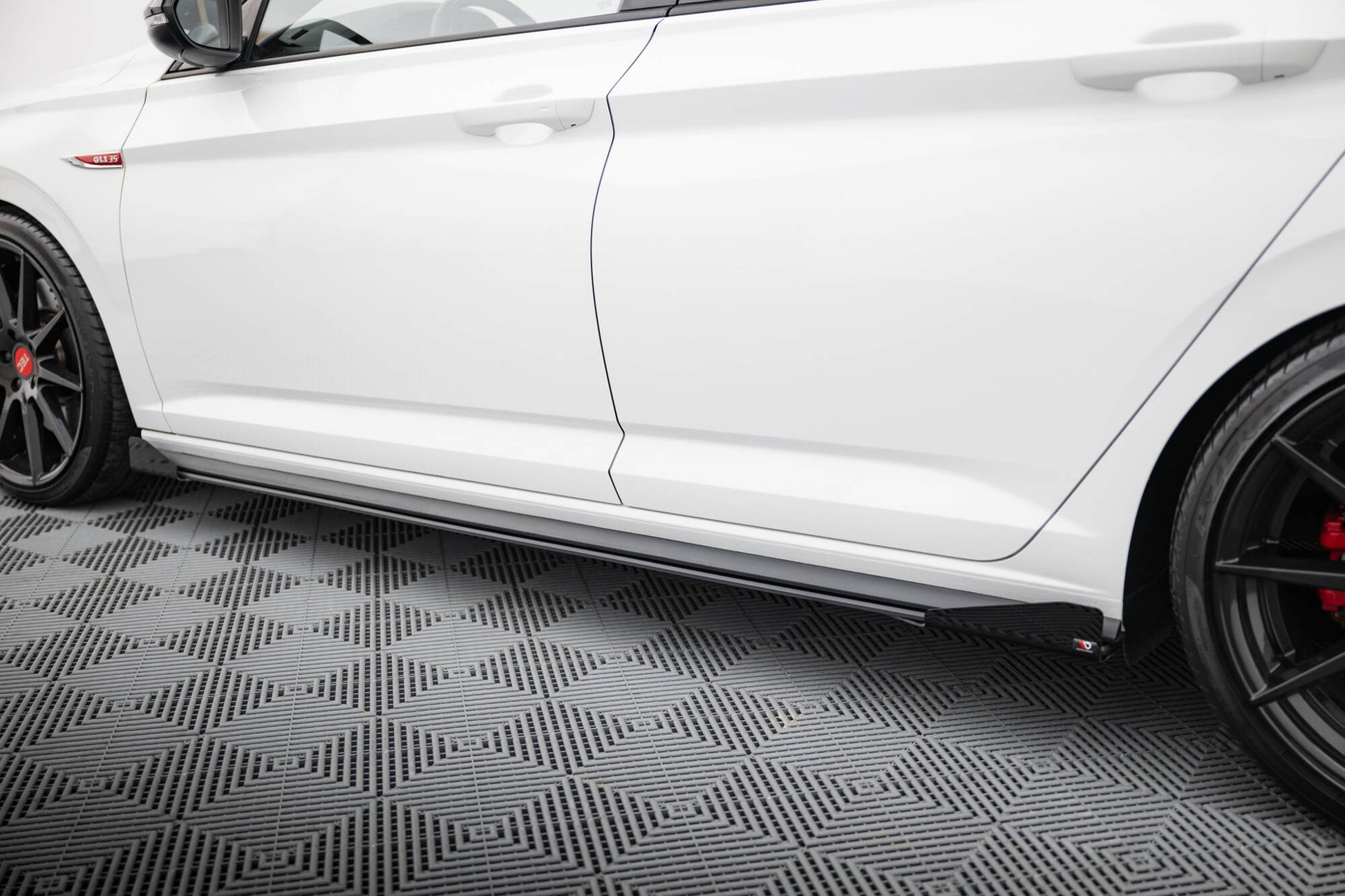 Street Pro Seitenschweller Ansatz + Flaps für VW Jetta GLI Mk7 schwarz Hochglanz