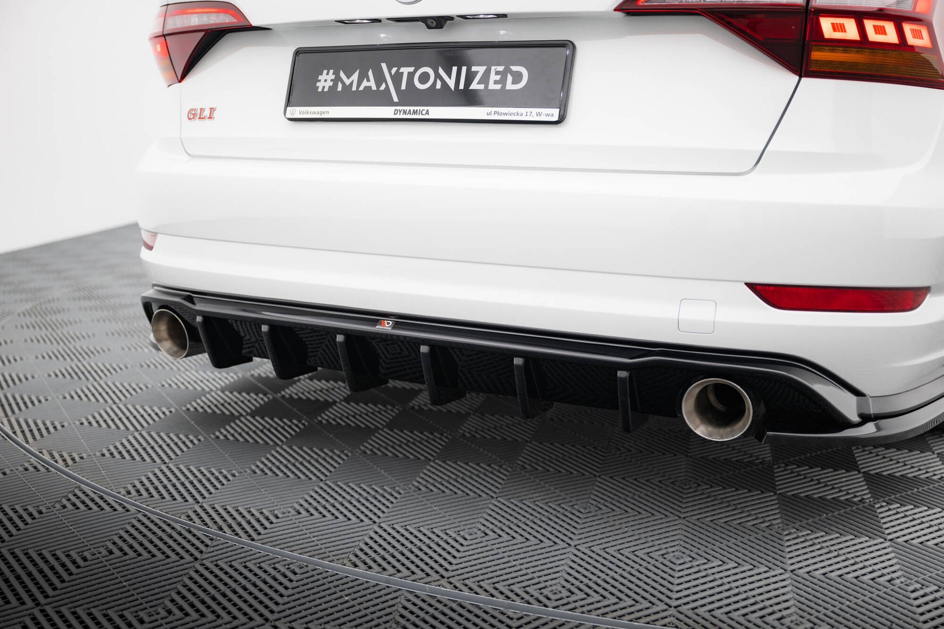 Diffusor Heck Ansatz für Volkswagen Jetta GLI Mk7 schwarz Hochglanz