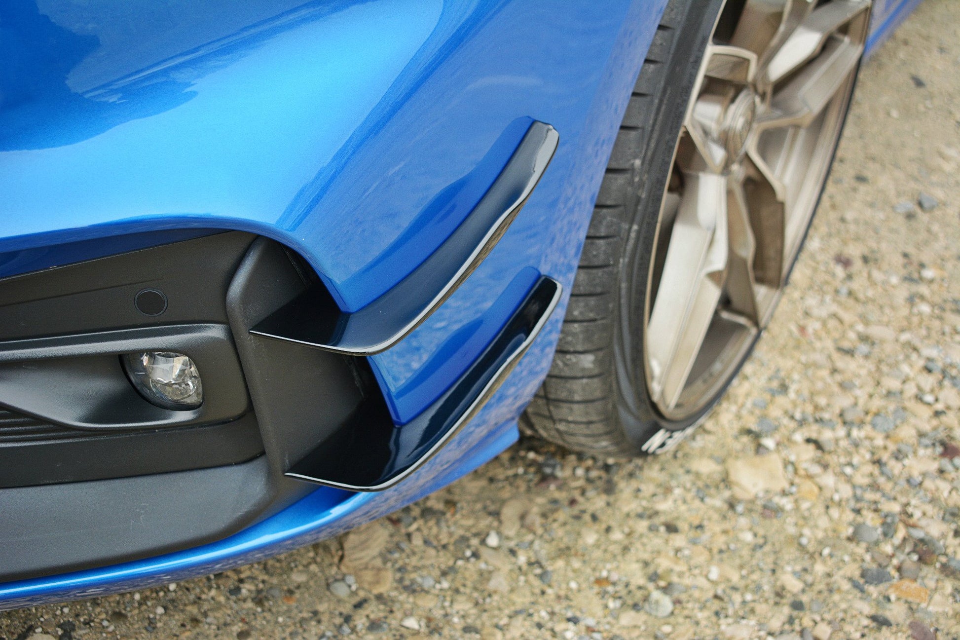 Stoßstangen Flaps Wings vorne Canards für Ford Focus ST / ST-Line Mk4