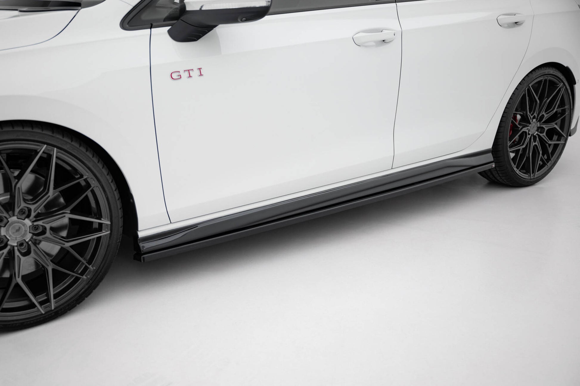 Seitenschweller Ansatz für VW Golf GTI / GTE / GTI Clubsport / GTD / R-Line Mk8 schwarz Hochglanz