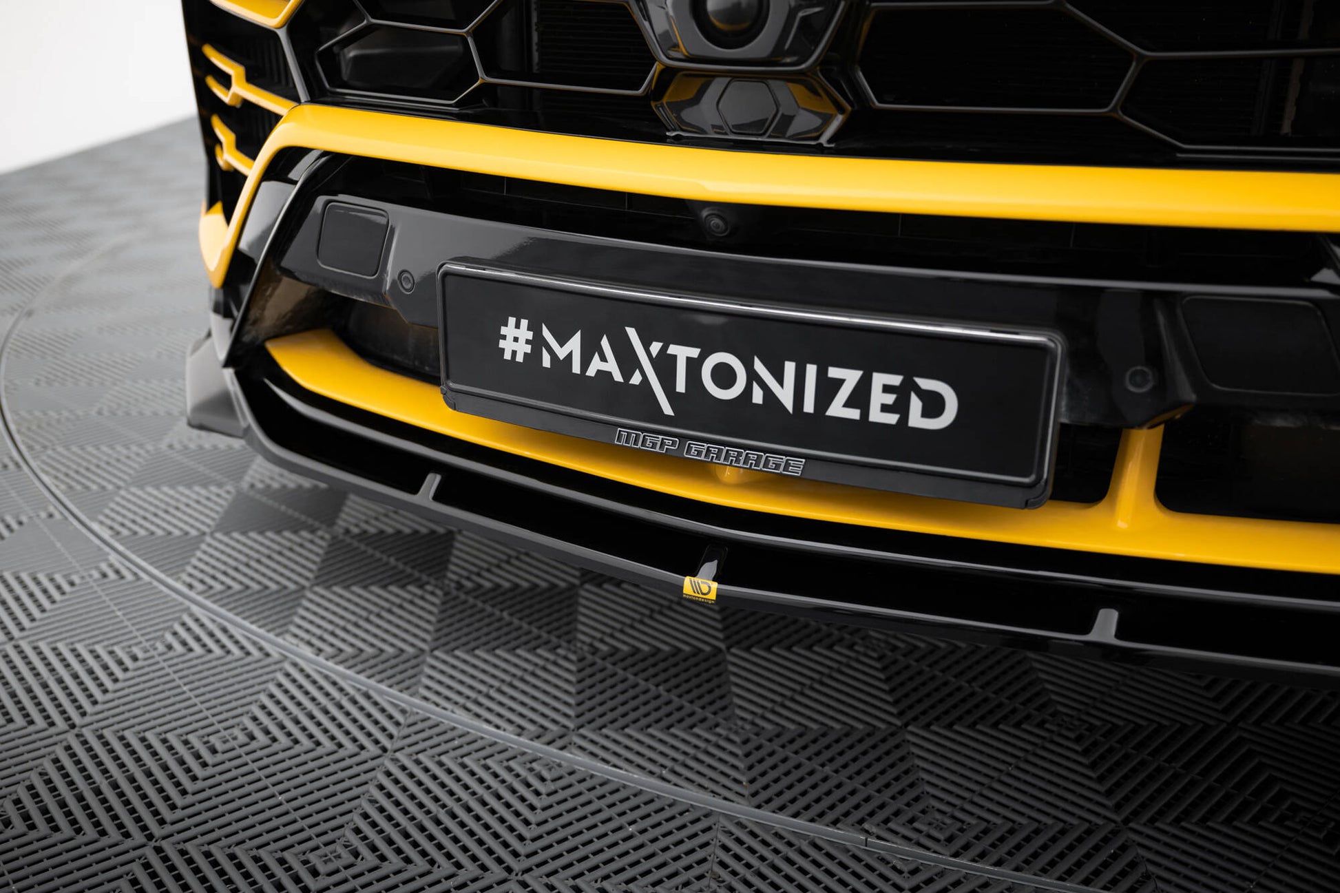 Front Ansatz V.3 für Lamborghini Urus Mk1 schwarz Hochglanz