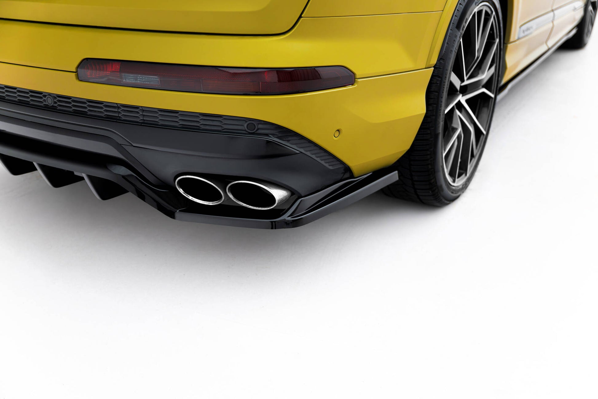 Mittlerer Cup Diffusor DTM Look Heck Ansatz für Audi SQ7 Mk2 (4M) Facelift  schwarz Hochglanz