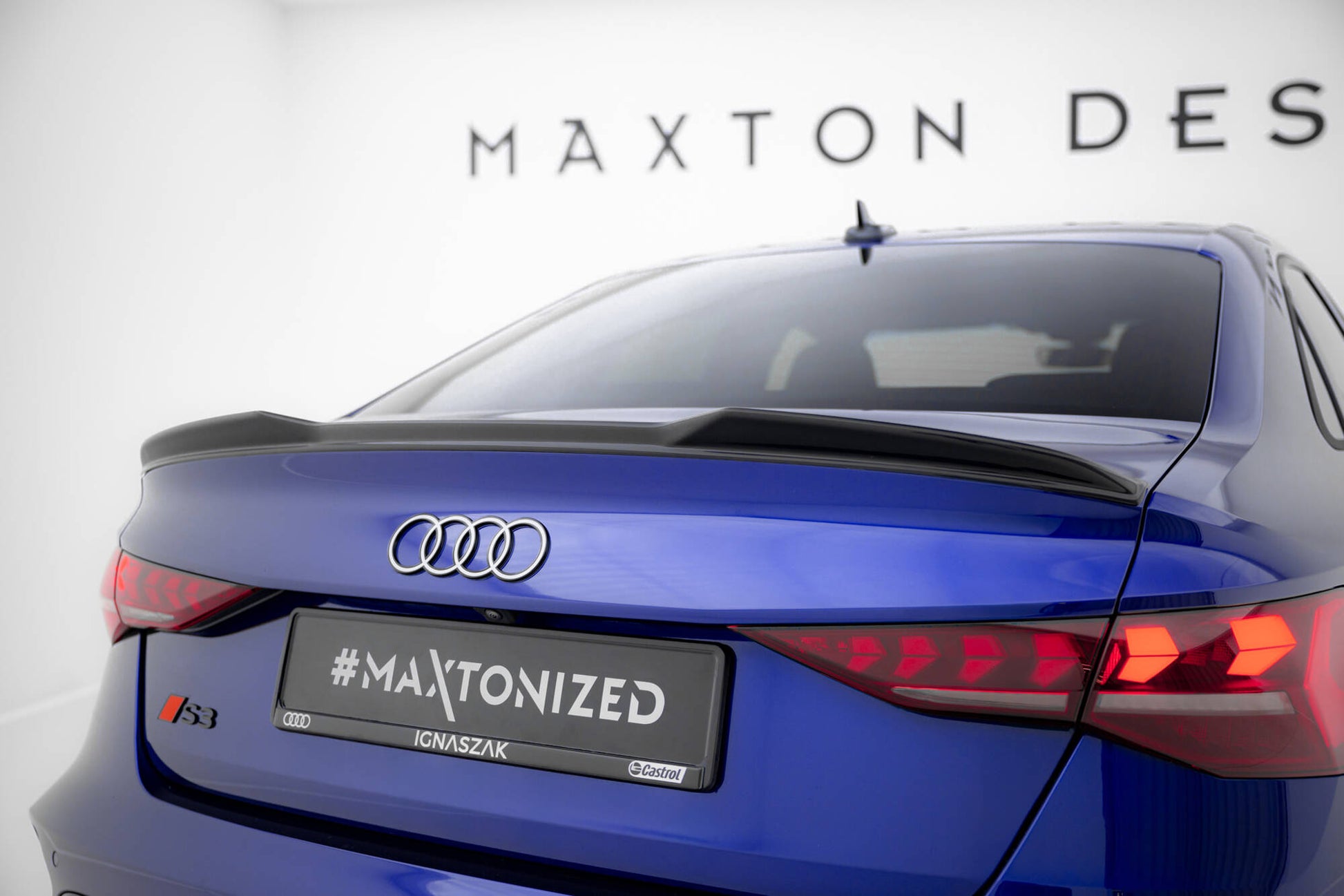 Spoiler CAP 3D für Audi RS3 Limousine 8Y Facelift schwarz Hochglanz