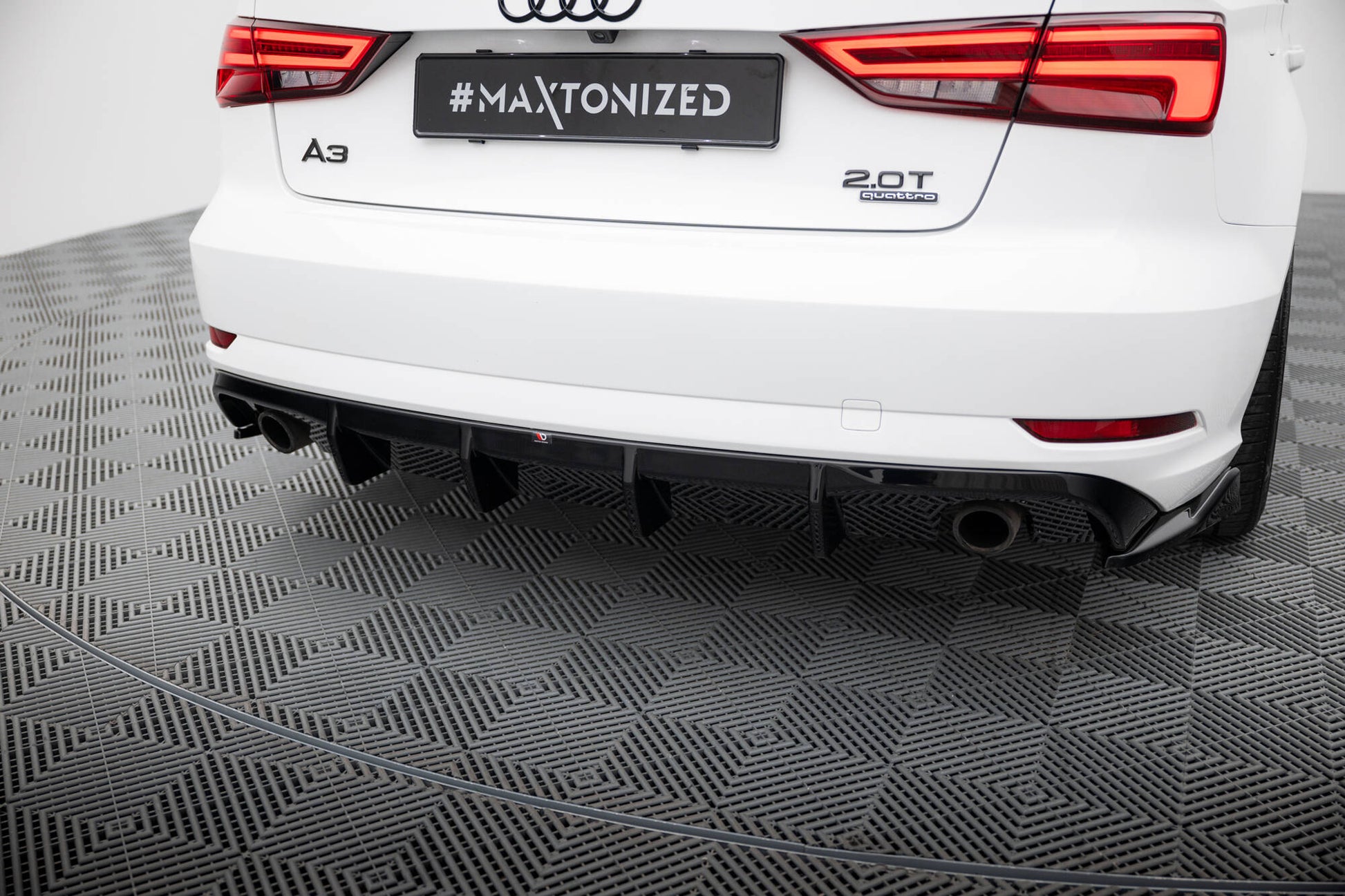 Diffusor Heck Ansatz für Audi A3 Limousine 8V Facelift  (Einzelauspuff li. re.)