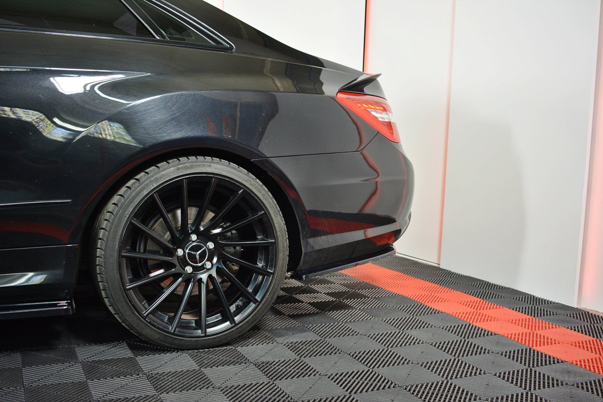 Splitter / Diffusor Heck Ansatz für Mercedes-Benz E-Klasse W207 Coupe AMG-Line schwarz Hochglanz