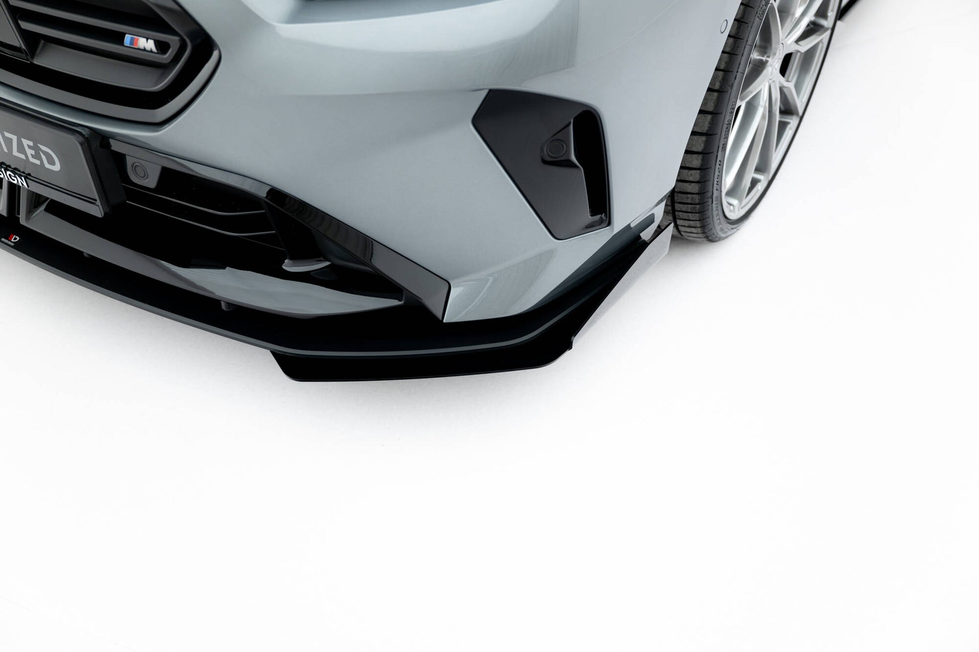 Street Pro Front Ansatz + Flaps für BMW M135i F70 schwarz Hochglanz