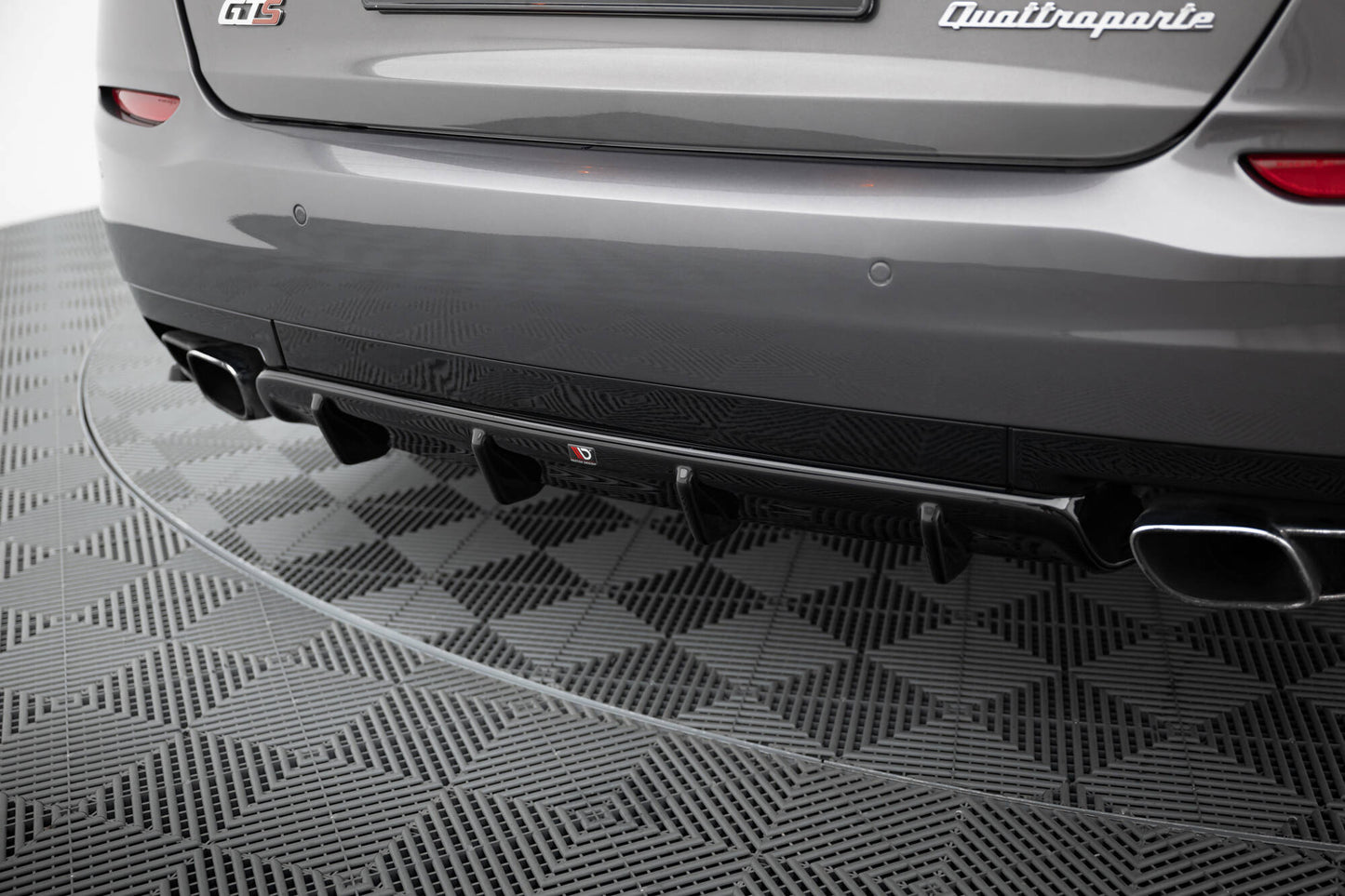 Diffusor Heck Ansatz für Maserati Quattroporte Mk6 schwarz Hochglanz
