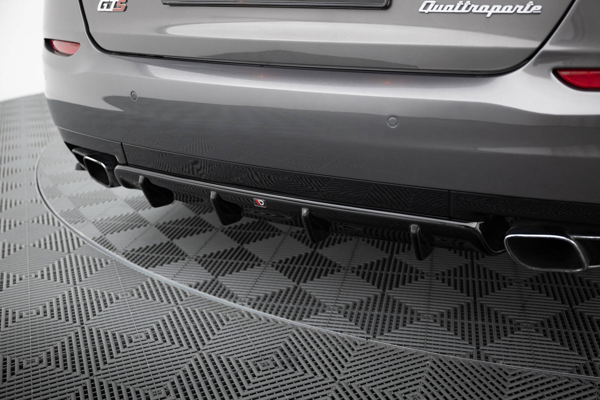 Diffusor Heck Ansatz für Maserati Quattroporte Mk6 schwarz Hochglanz