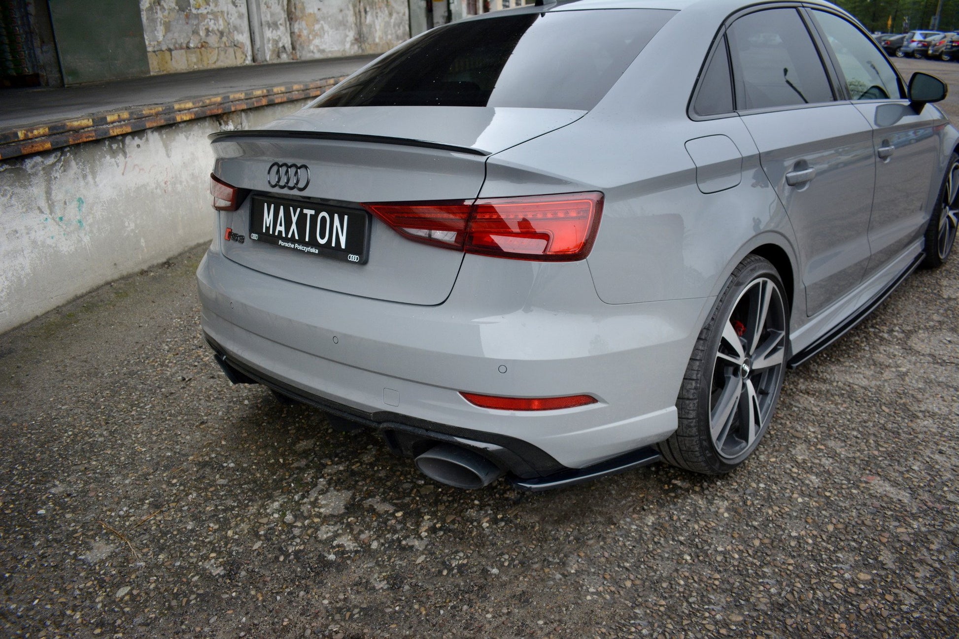 Splitter / Diffusor Heck Ansatz für Audi RS3 8V FL Limousine schwarz Hochglanz