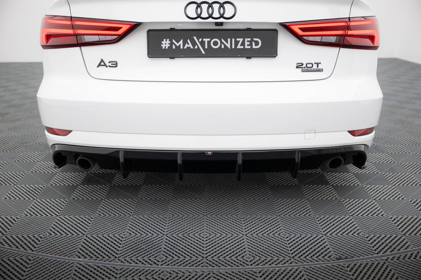 Diffusor Heck Ansatz für Audi A3 Limousine 8V Facelift  (Einzelauspuff li. re.)