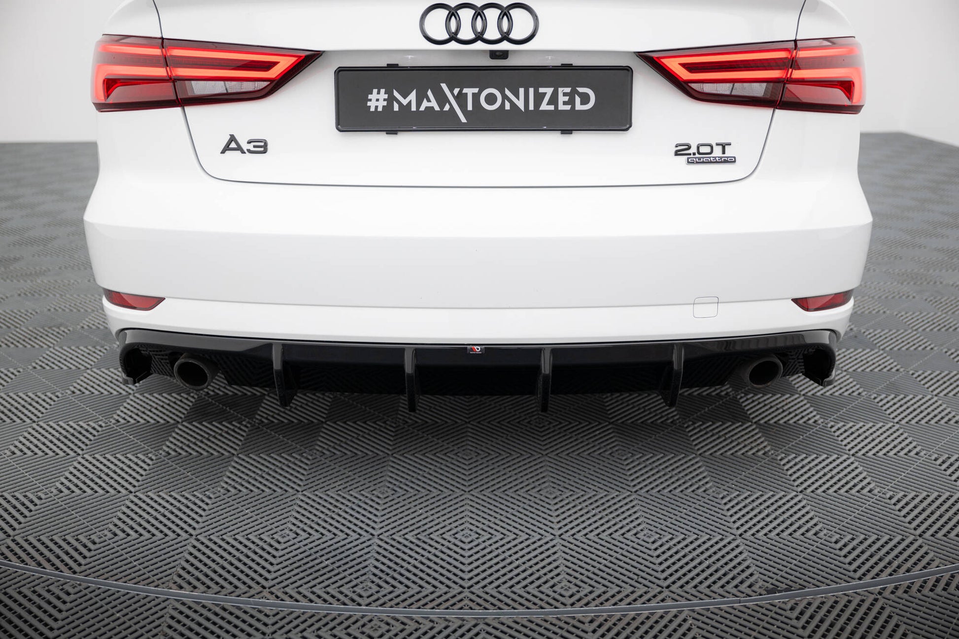 Diffusor Heck Ansatz für Audi A3 Limousine 8V Facelift  (Einzelauspuff li. re.)
