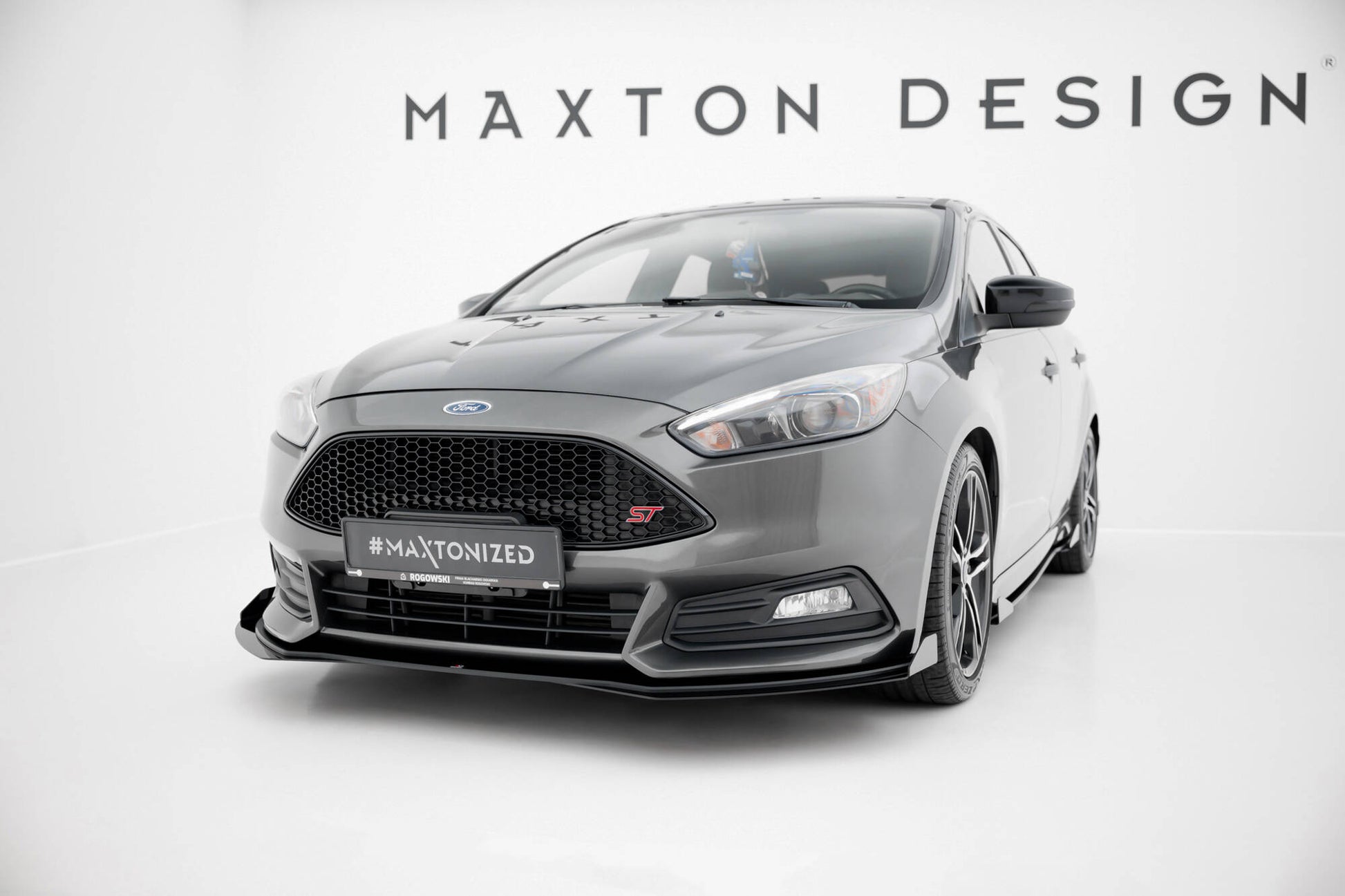 Street Pro Front Ansatz + Flaps für Ford Focus ST Mk3 Facelift schwarz Hochglanz