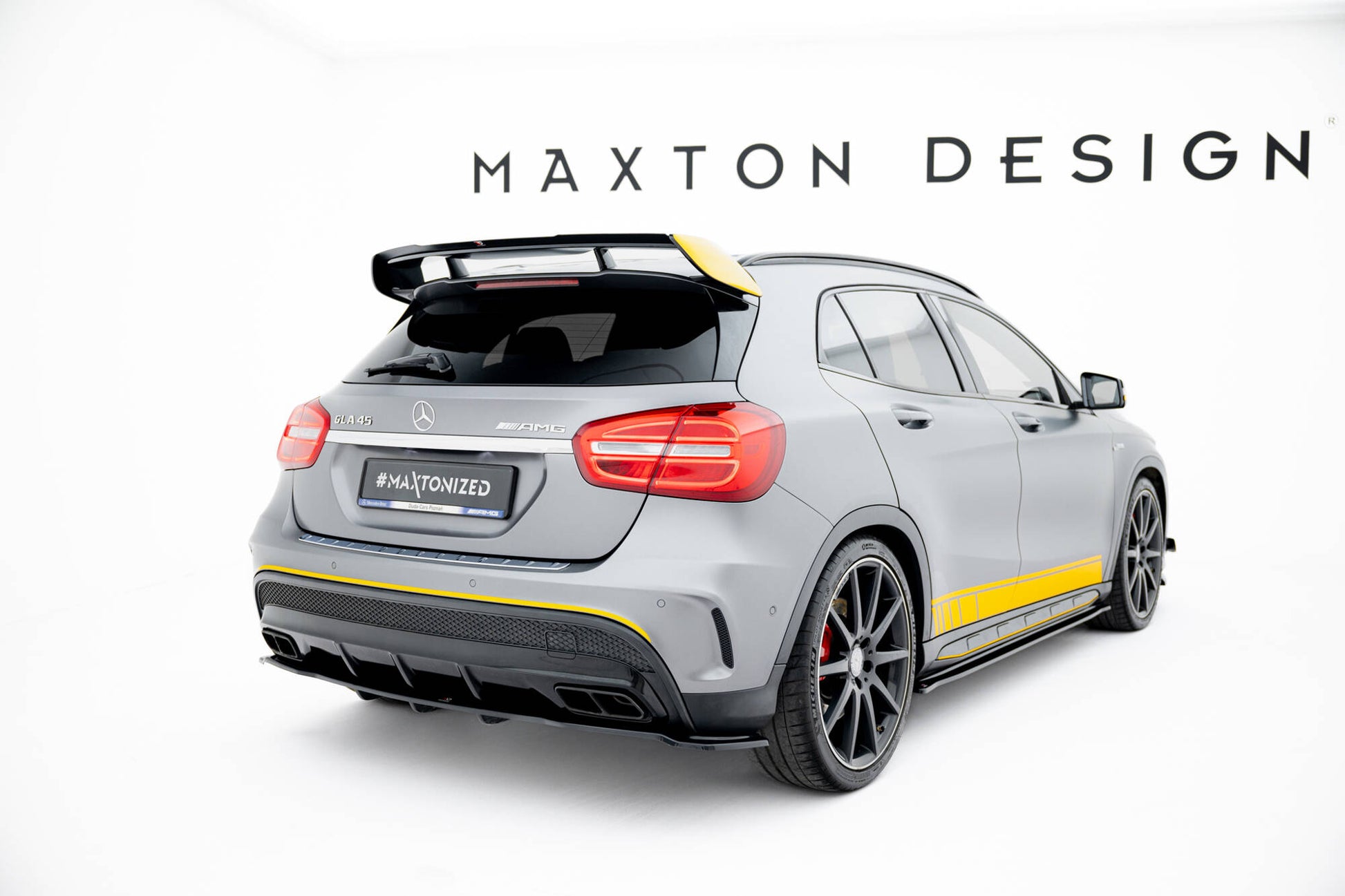 Mittlerer Cup Diffusor DTM Look Heck Ansatz für V.1 Mercedes-Benz GLA 45 AMG schwarz Hochglanz